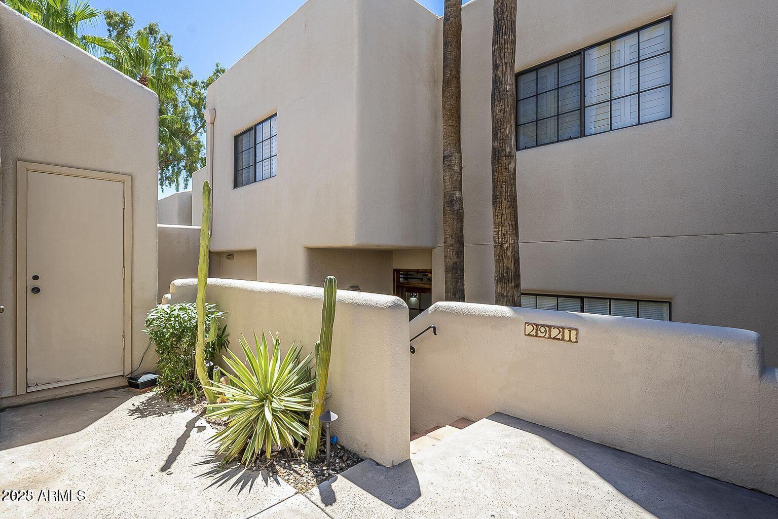 2921 E KEIM Drive