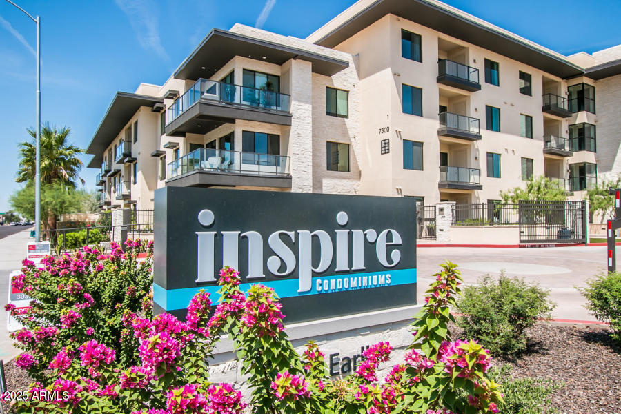 7300 E EARLL Drive 3016