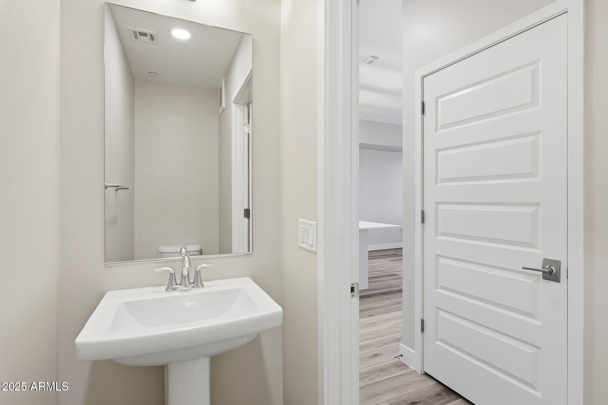 7300 E EARLL Drive 3016