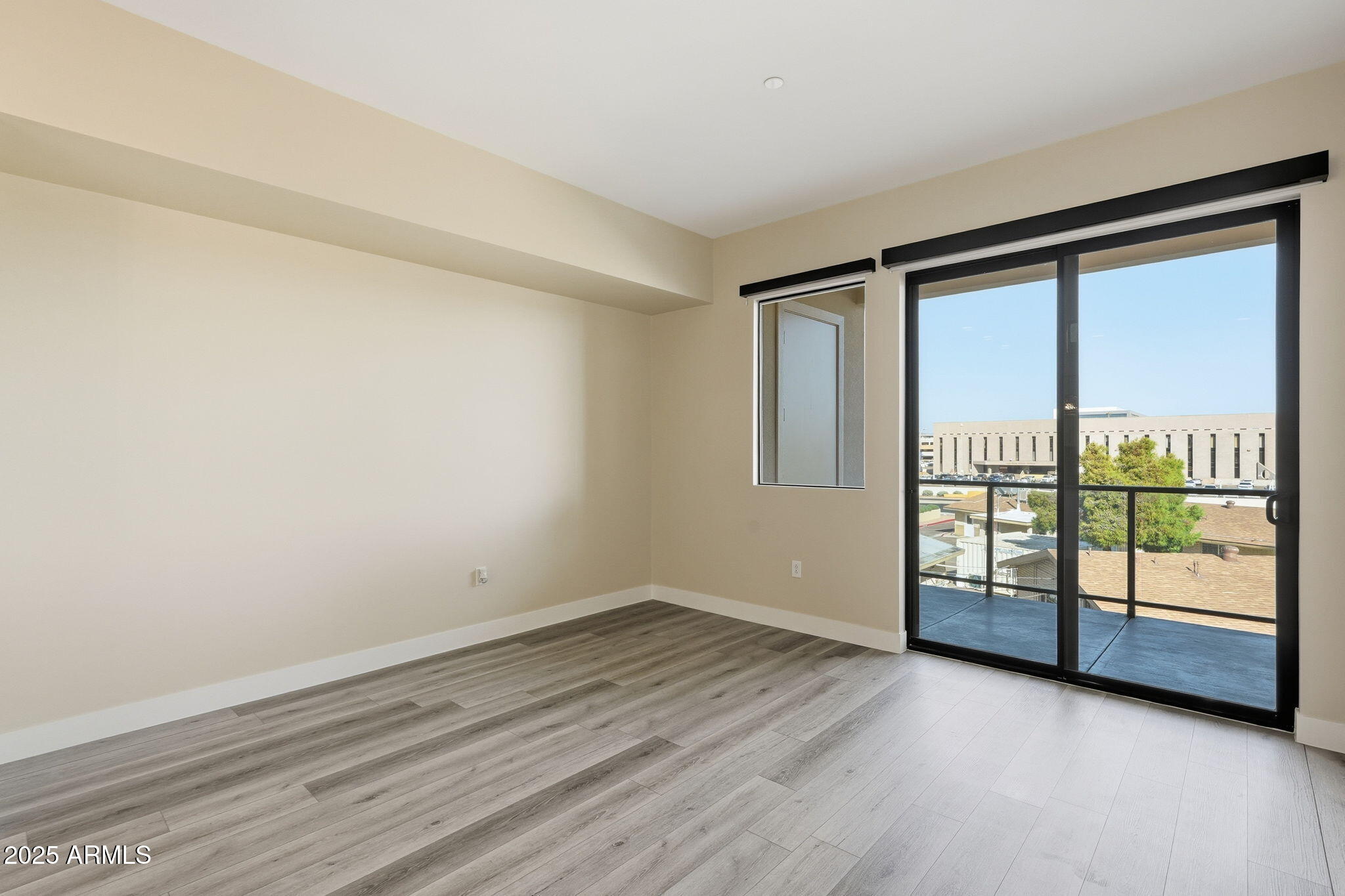 7300 E EARLL Drive 3016