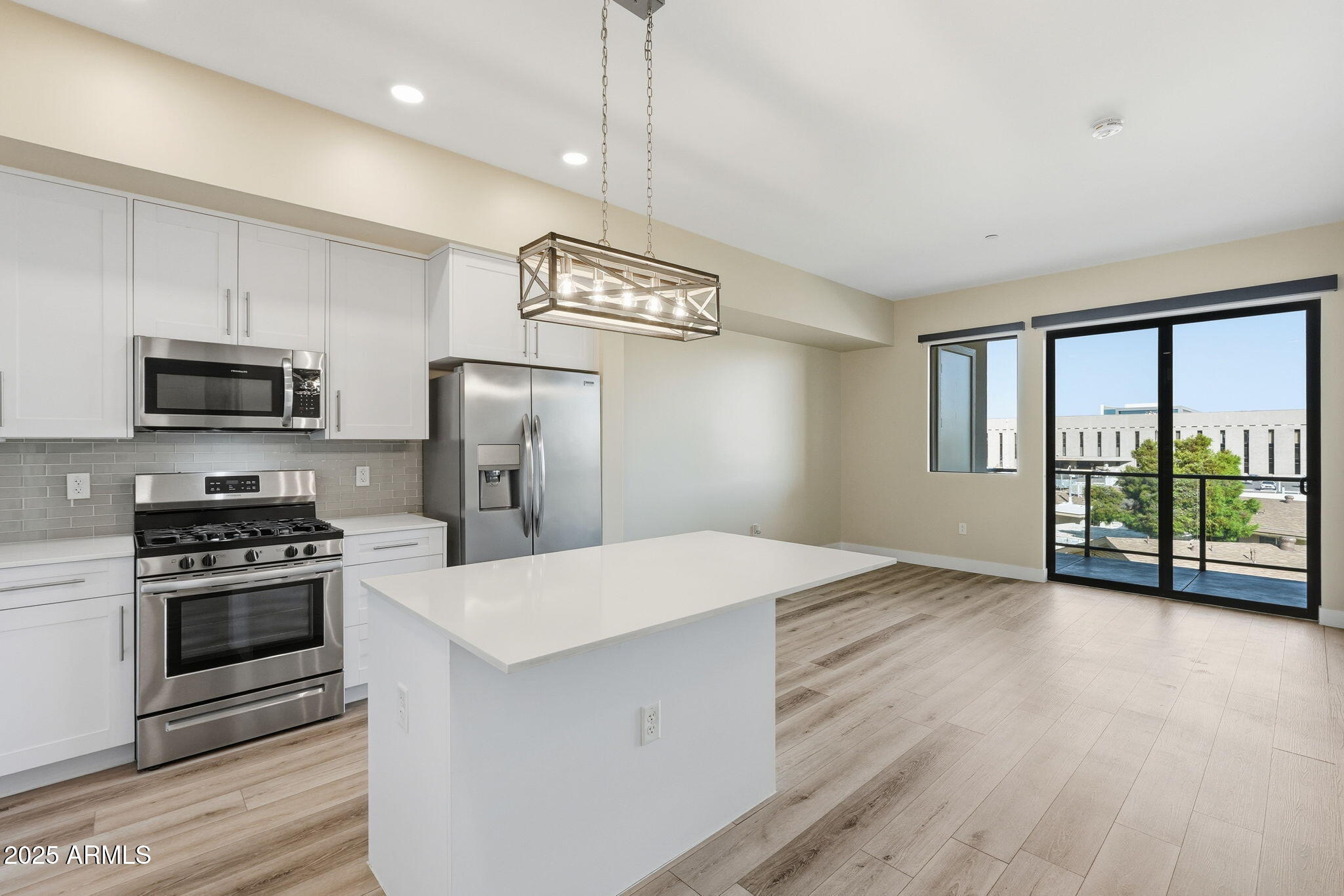 7300 E EARLL Drive 3016