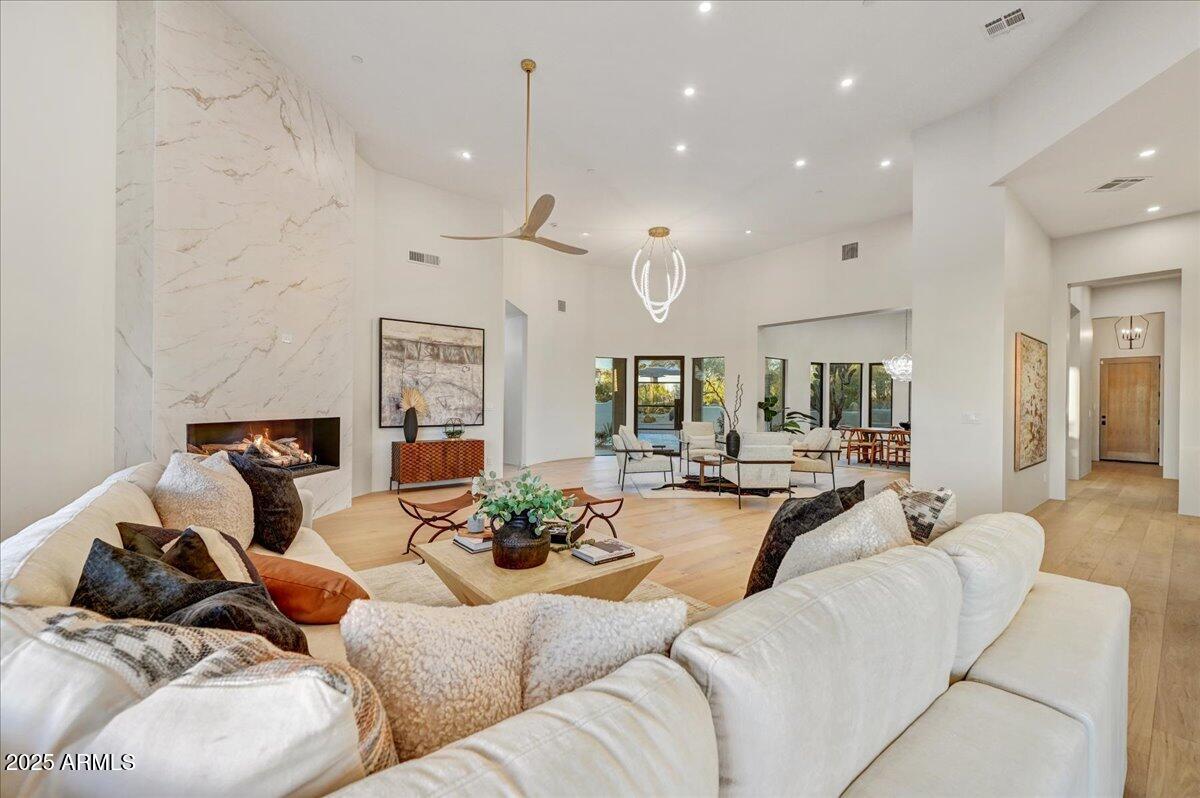 9219 E LOS GATOS Drive