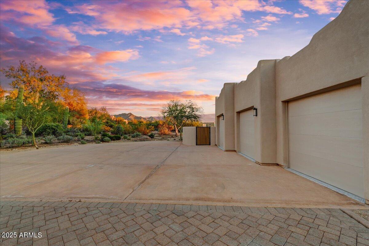 9219 E LOS GATOS Drive