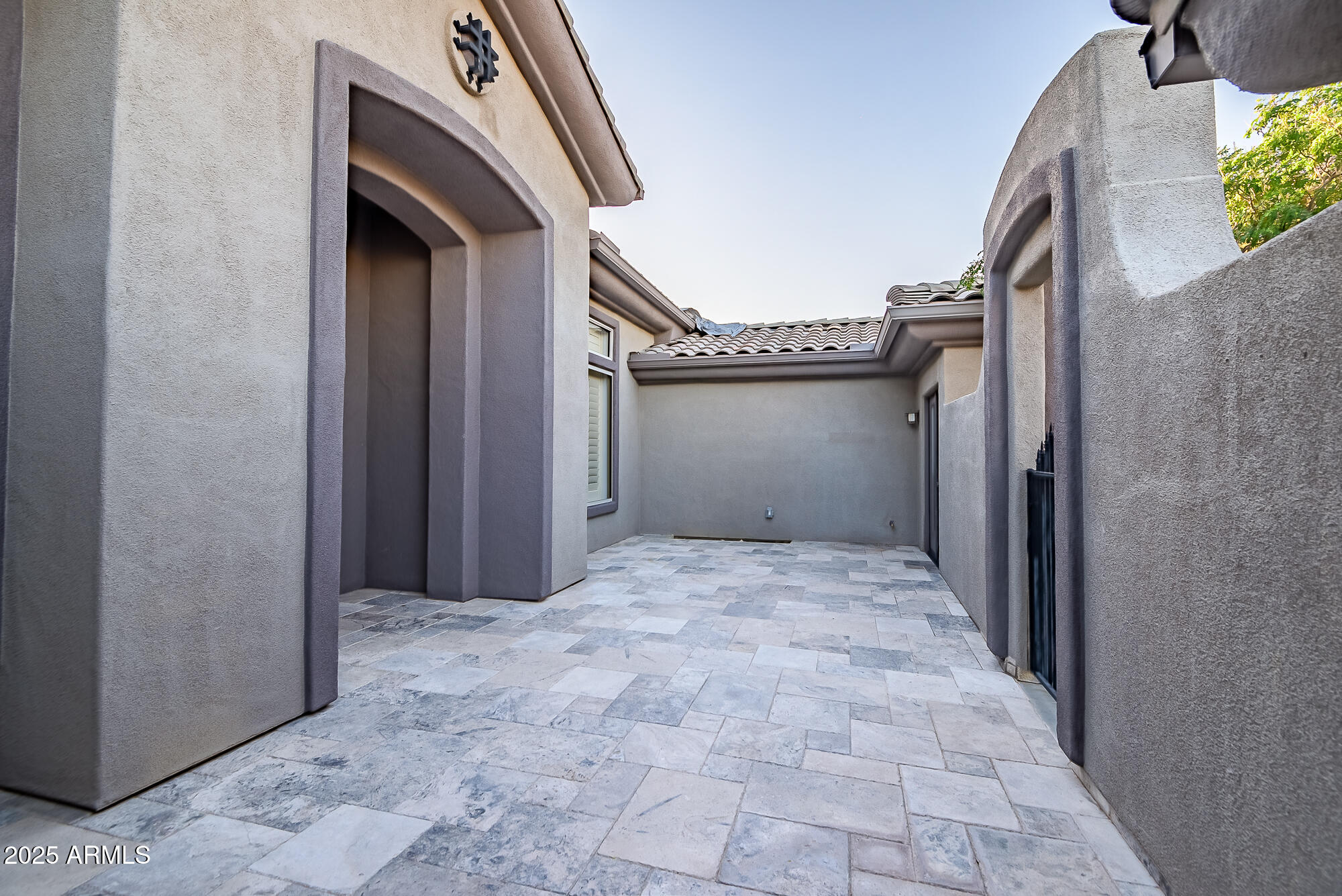 2339 W HAZELHURST Drive
