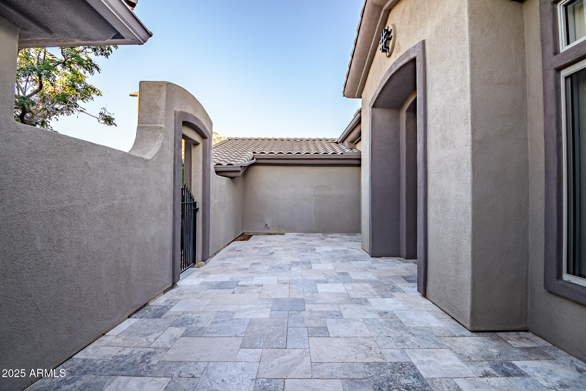 2339 W HAZELHURST Drive