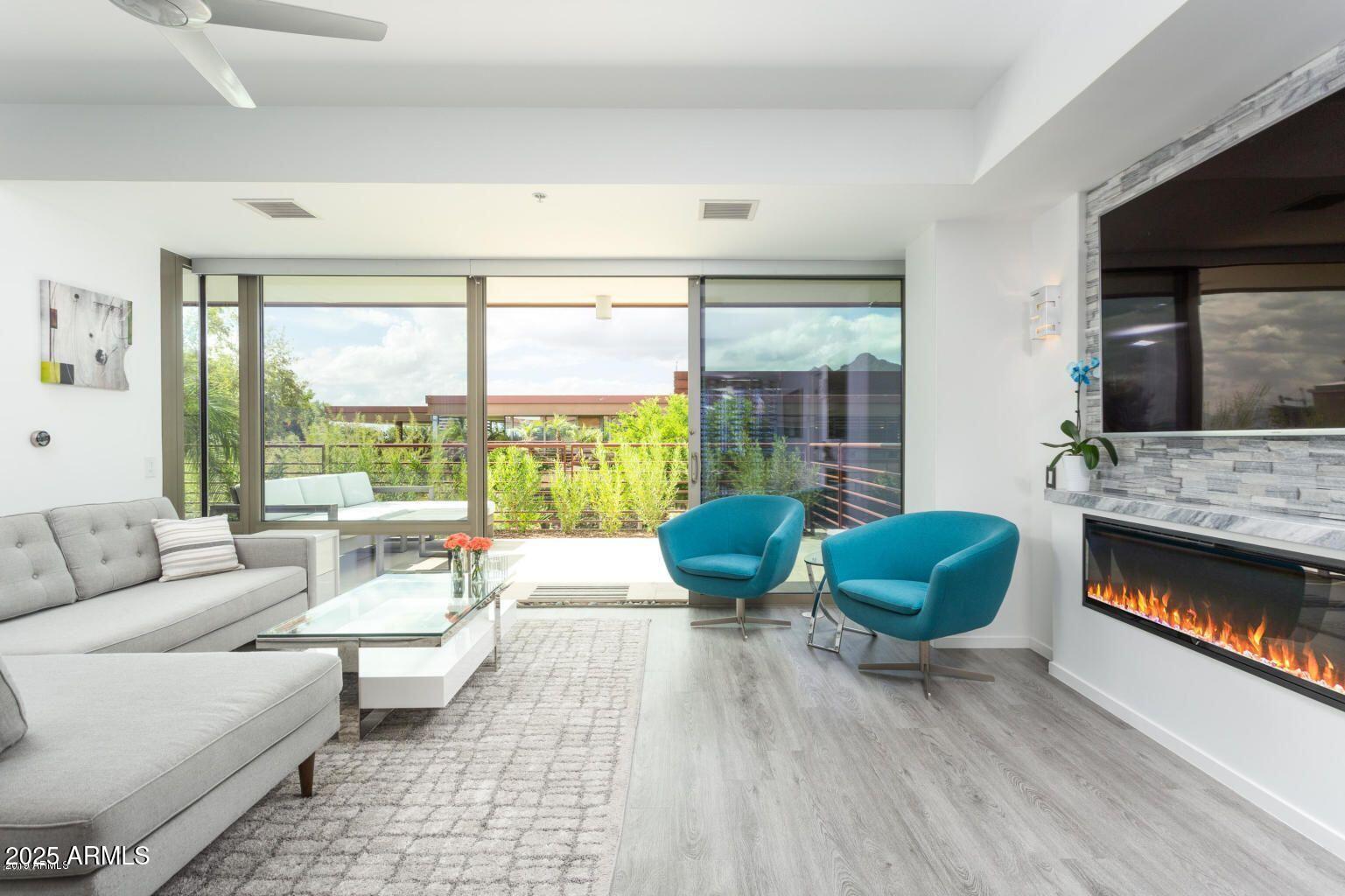 7147 E RANCHO VISTA Drive 7002