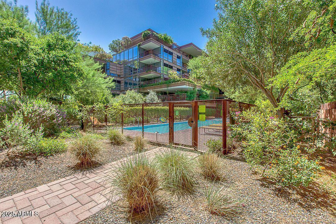 7147 E RANCHO VISTA Drive 7002