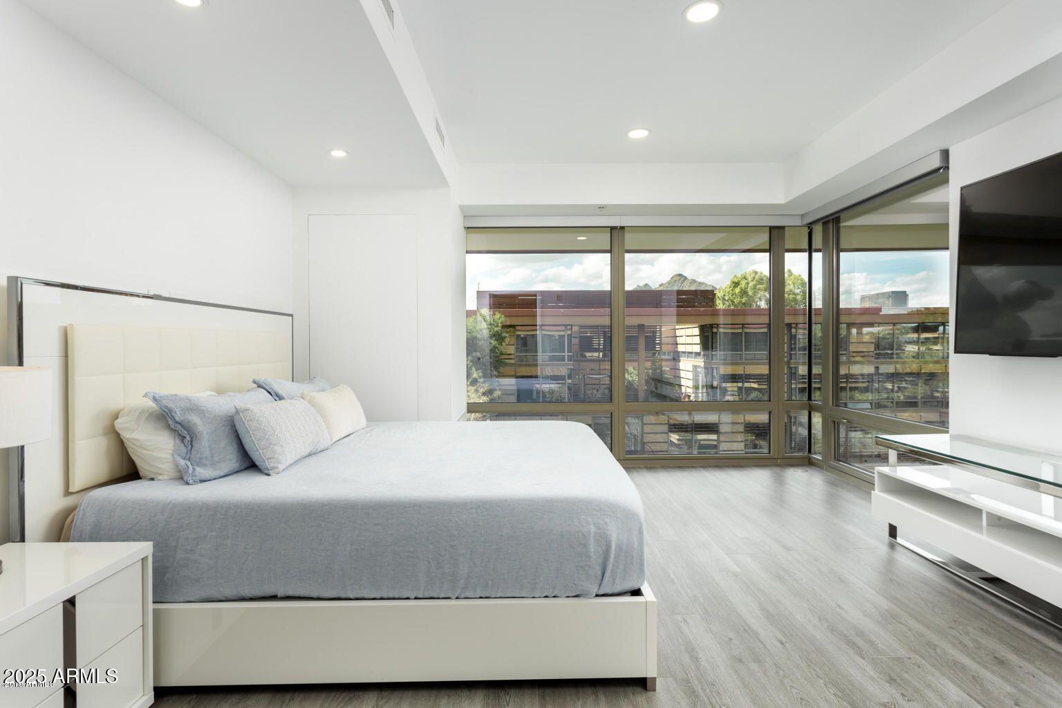 7147 E RANCHO VISTA Drive 7002