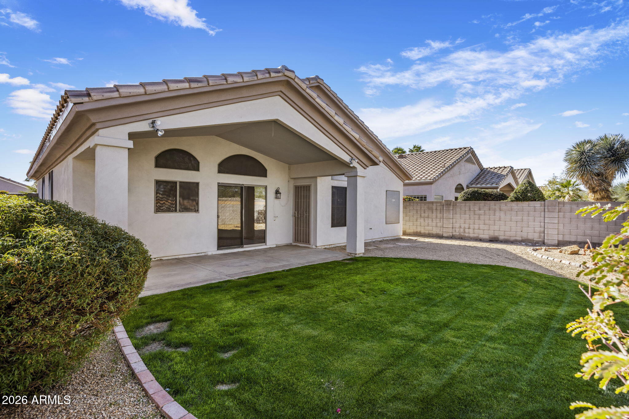 8122 E THERESA Drive