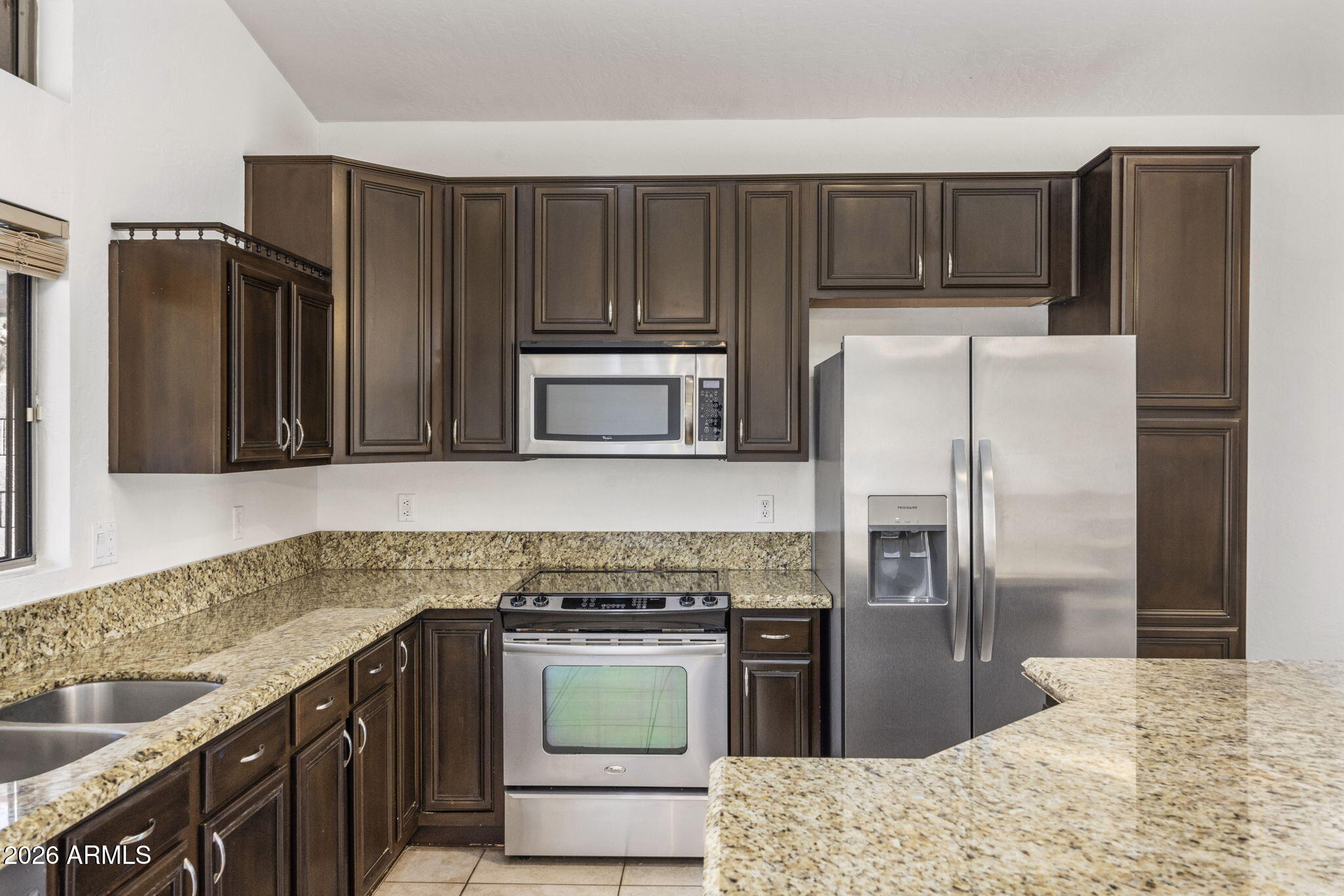 8122 E THERESA Drive