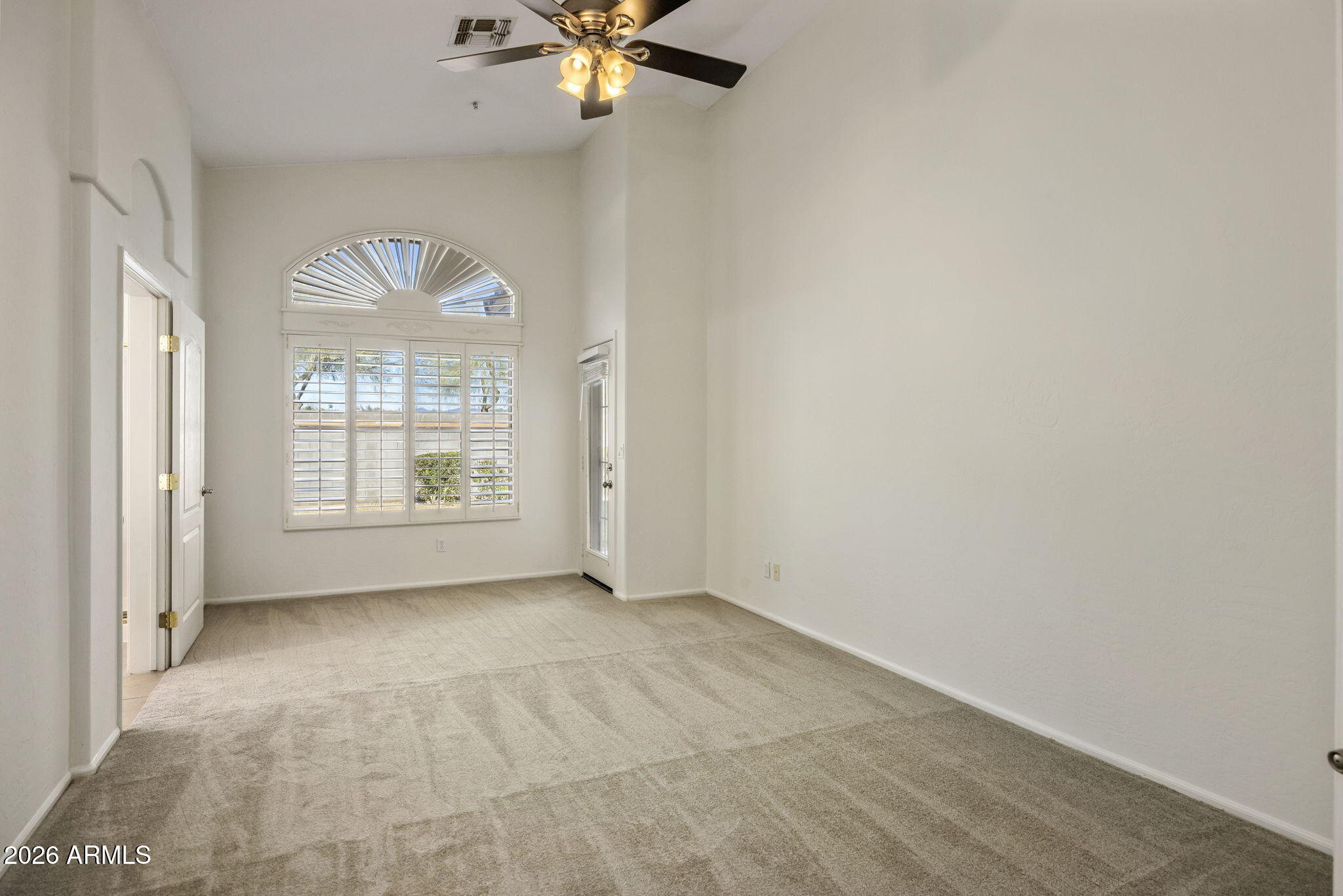 8122 E THERESA Drive