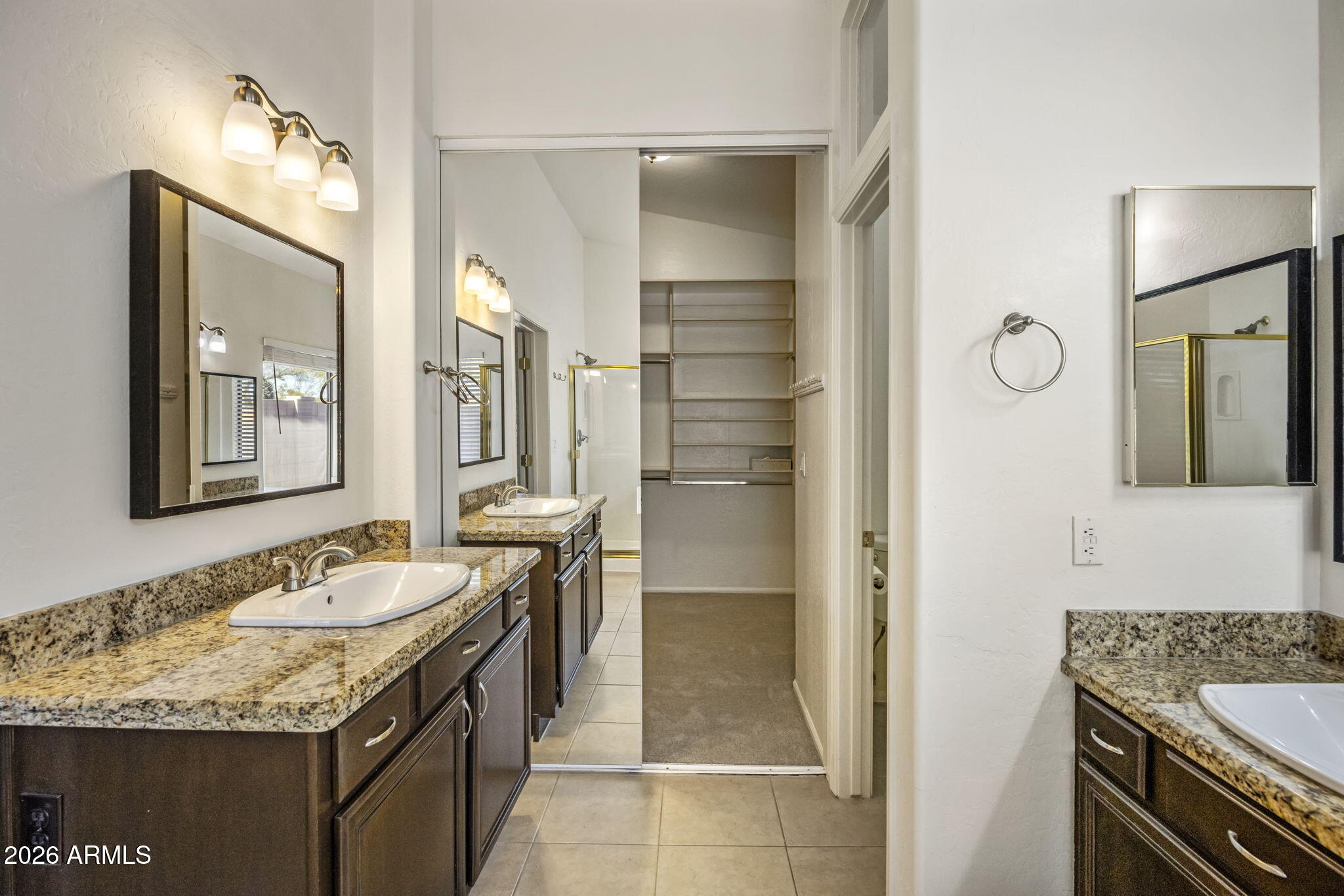 8122 E THERESA Drive