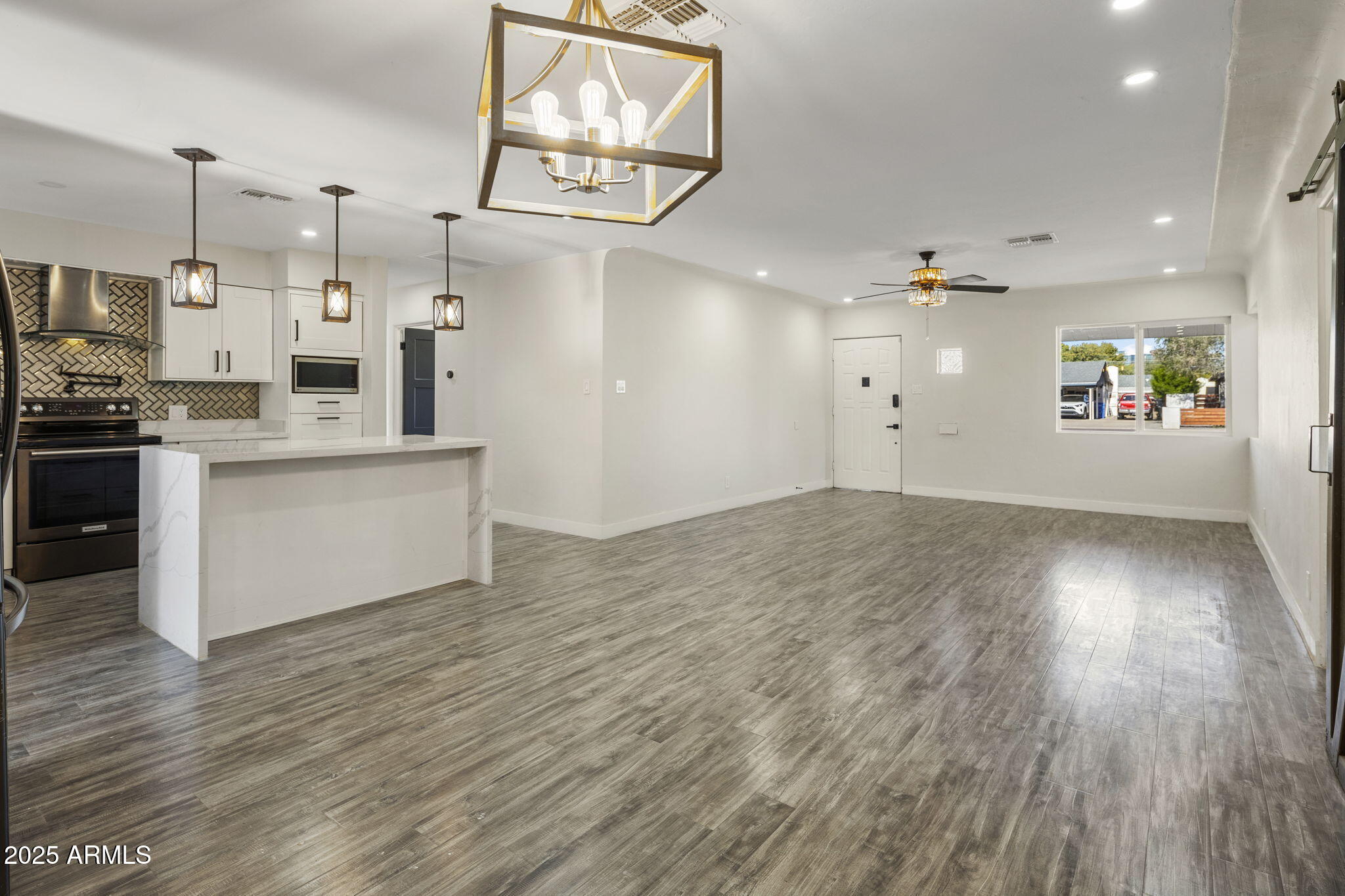 2501 E CAMPBELL Avenue