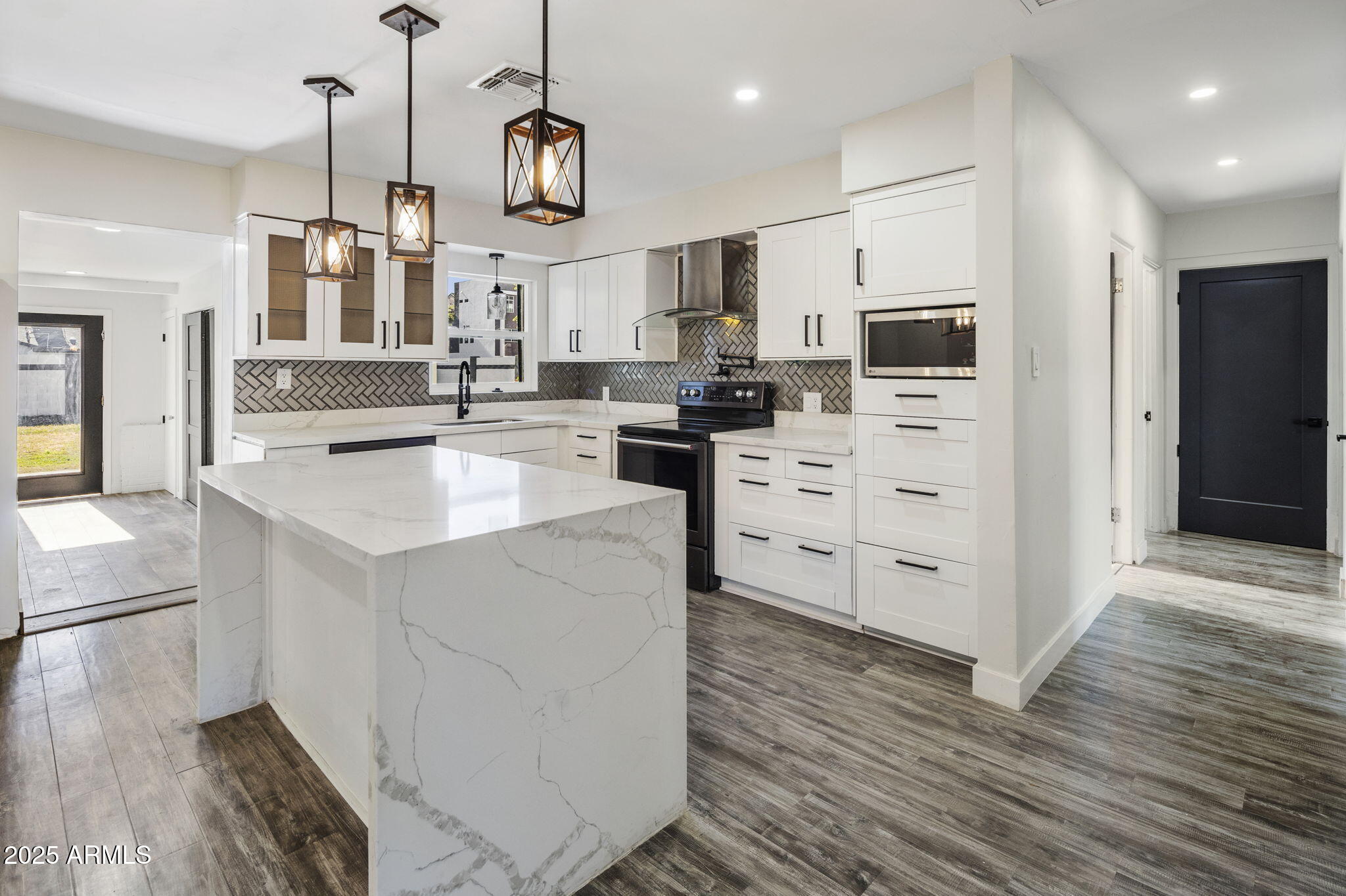 2501 E CAMPBELL Avenue