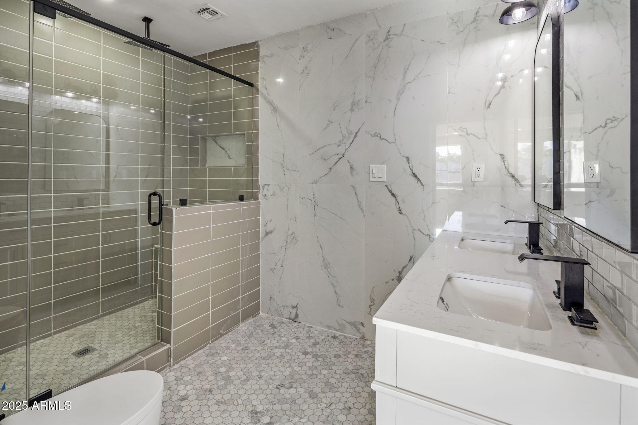 2501 E CAMPBELL Avenue