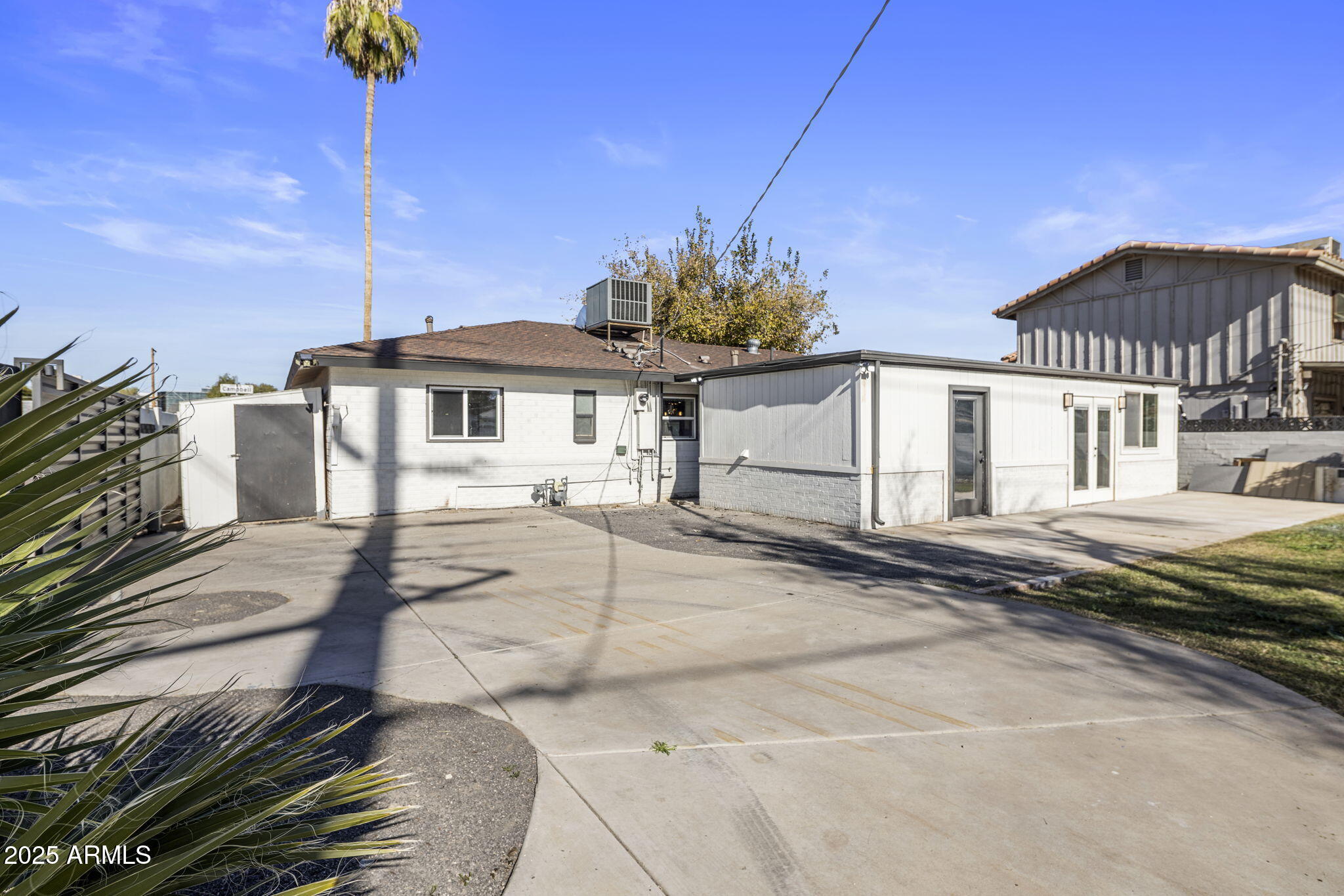 2501 E CAMPBELL Avenue