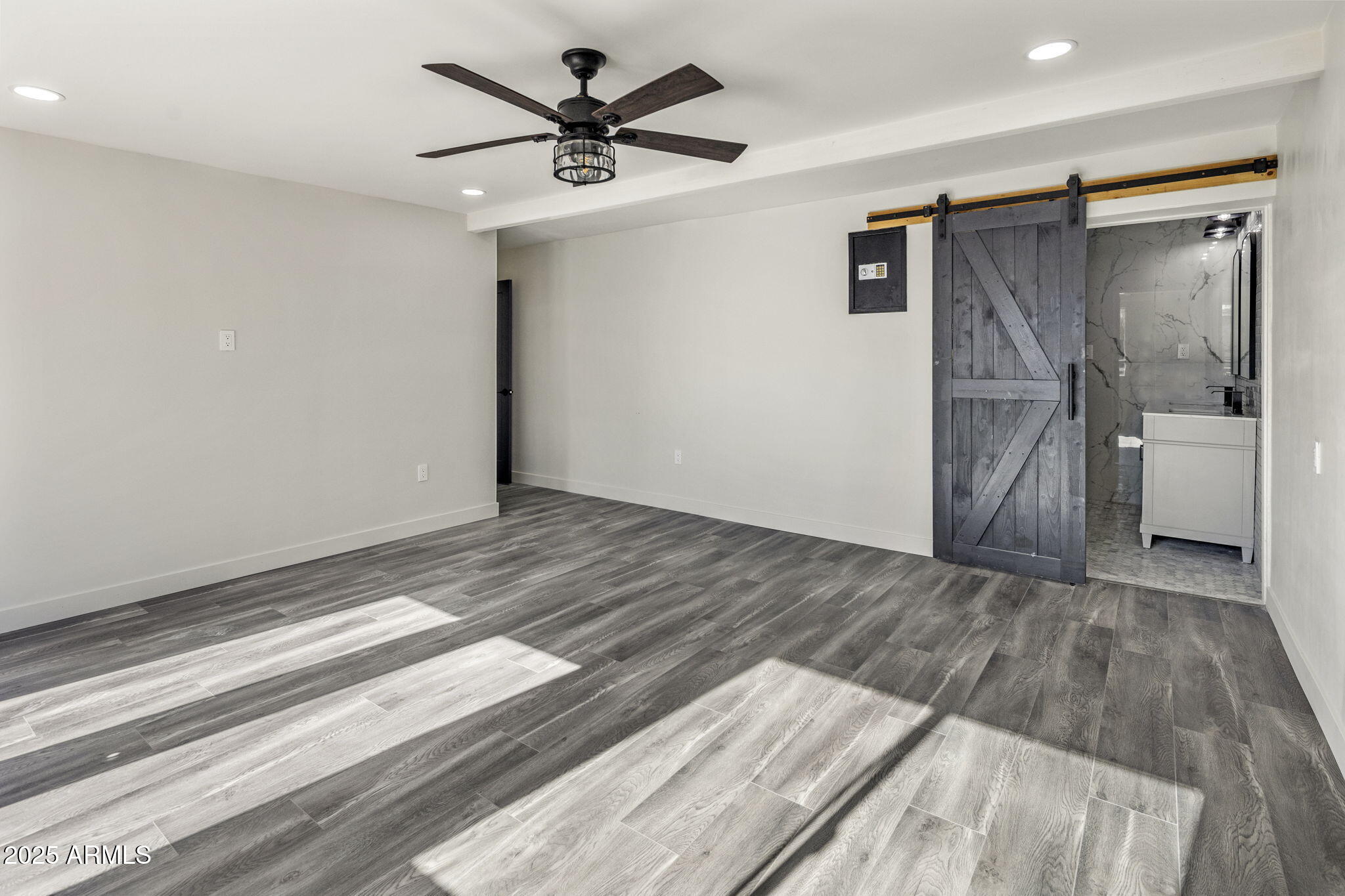 2501 E CAMPBELL Avenue