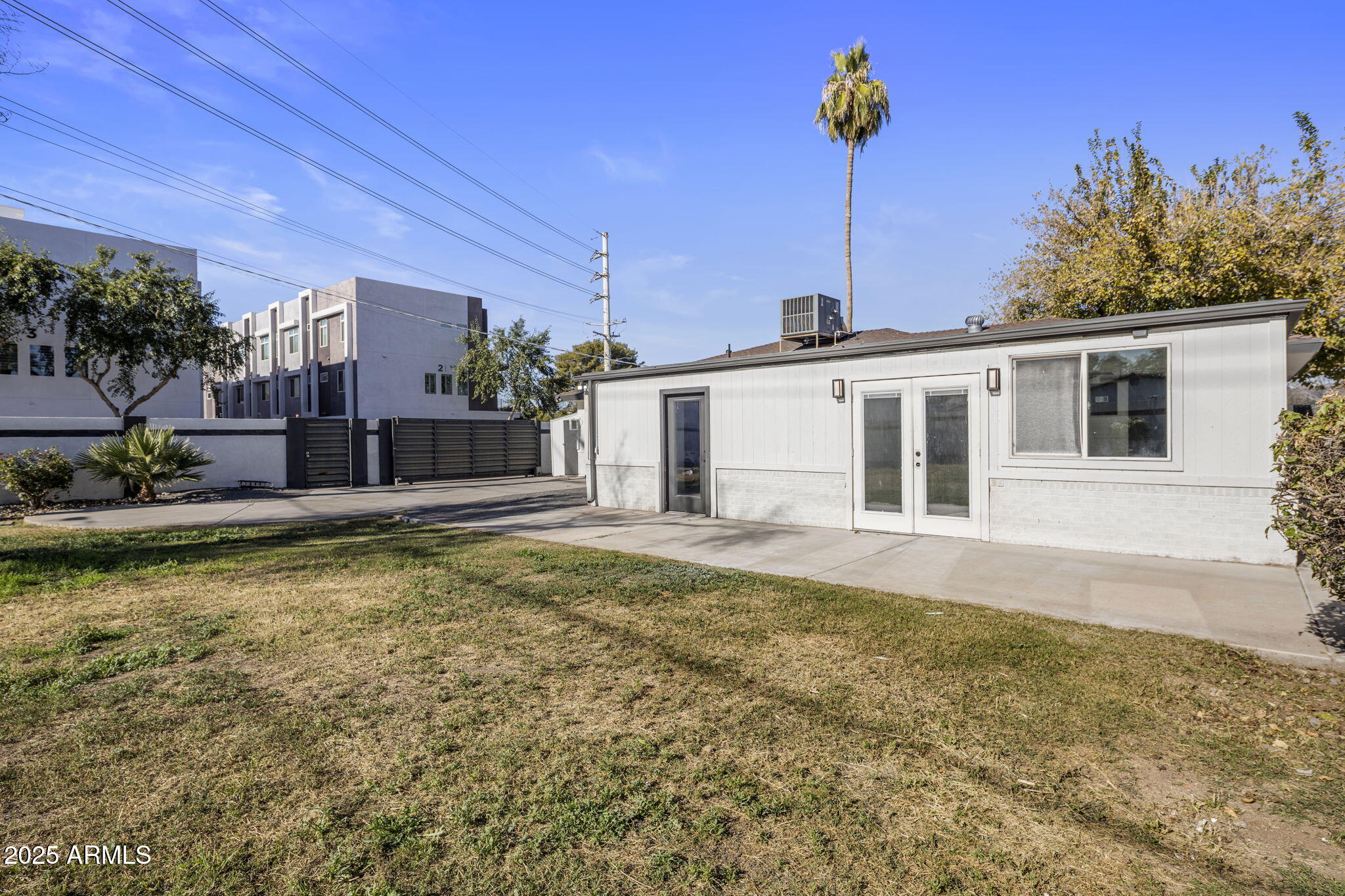 2501 E CAMPBELL Avenue