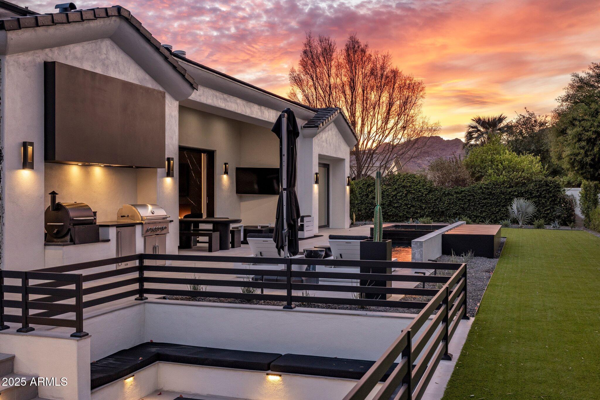 7120 E PARADISE RANCH Road