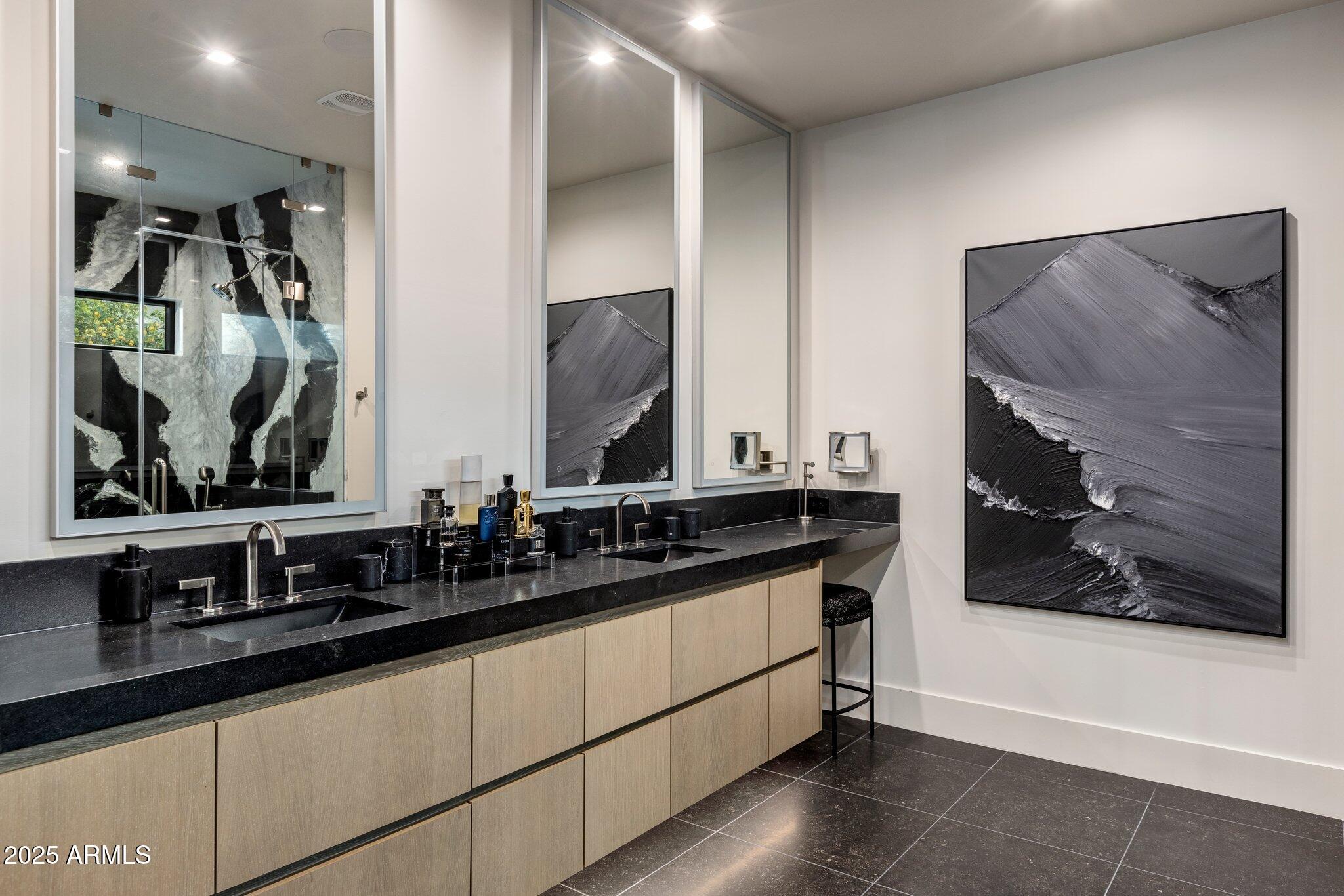 7120 E PARADISE RANCH Road