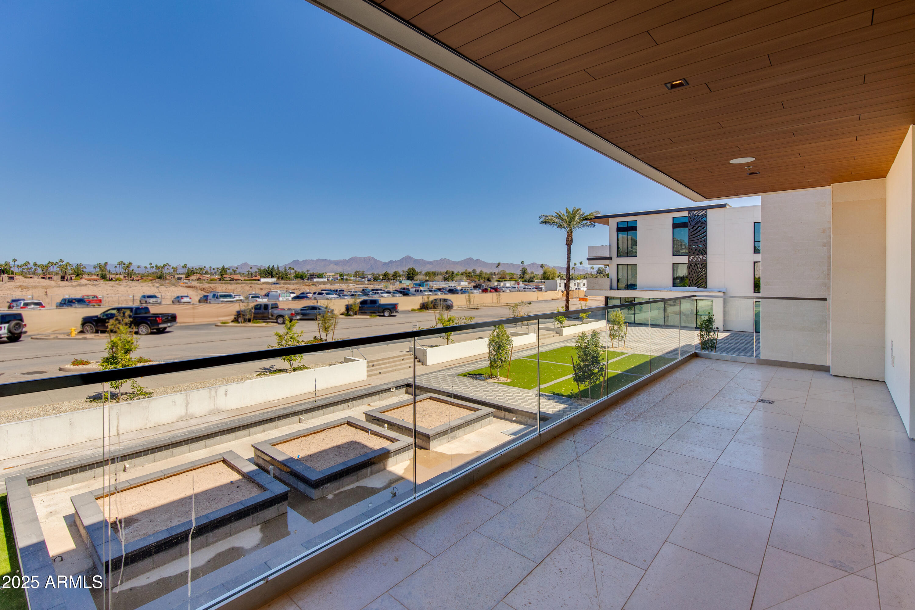 6587 N PALMERAIE Boulevard 2011