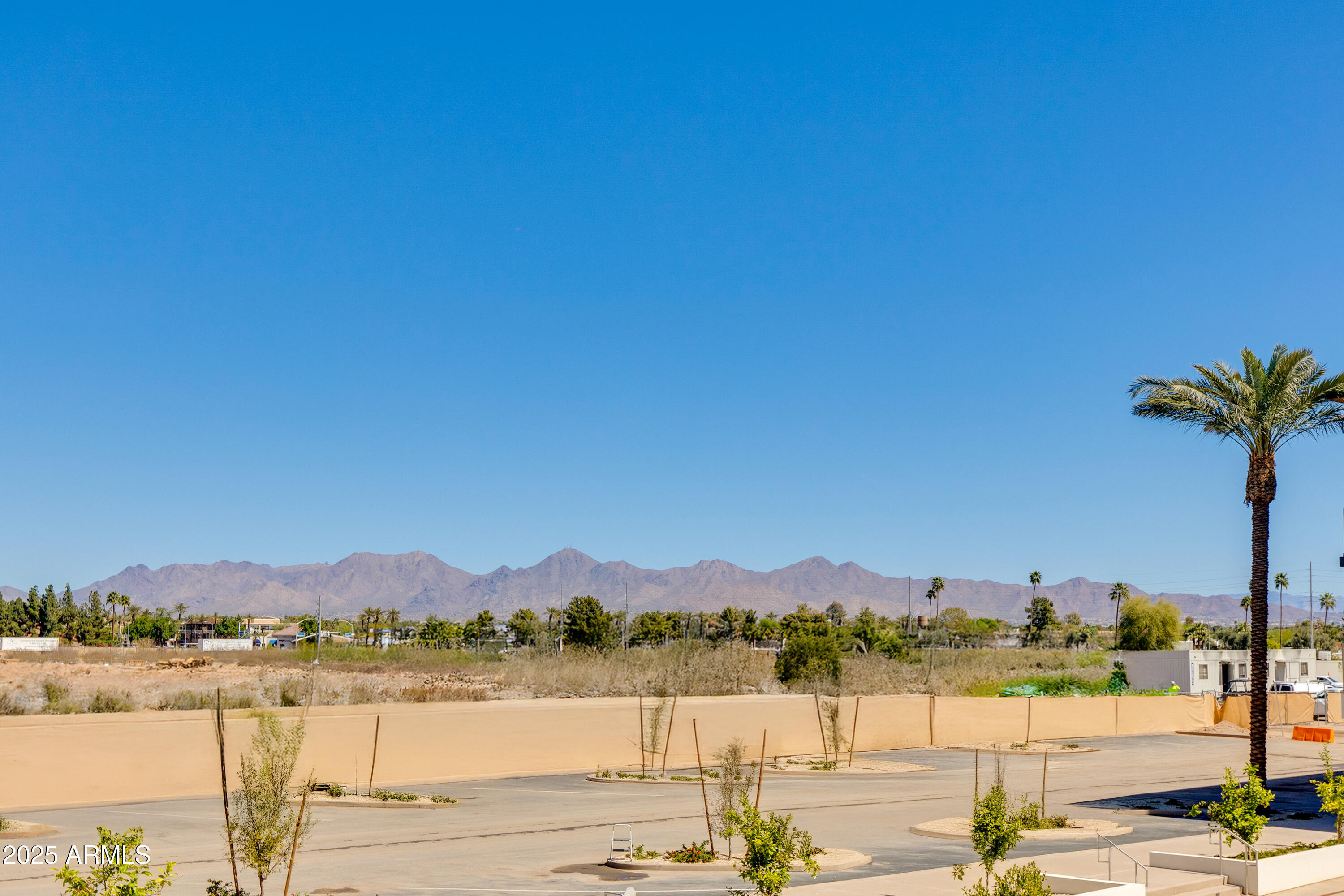 6587 N PALMERAIE Boulevard 2011