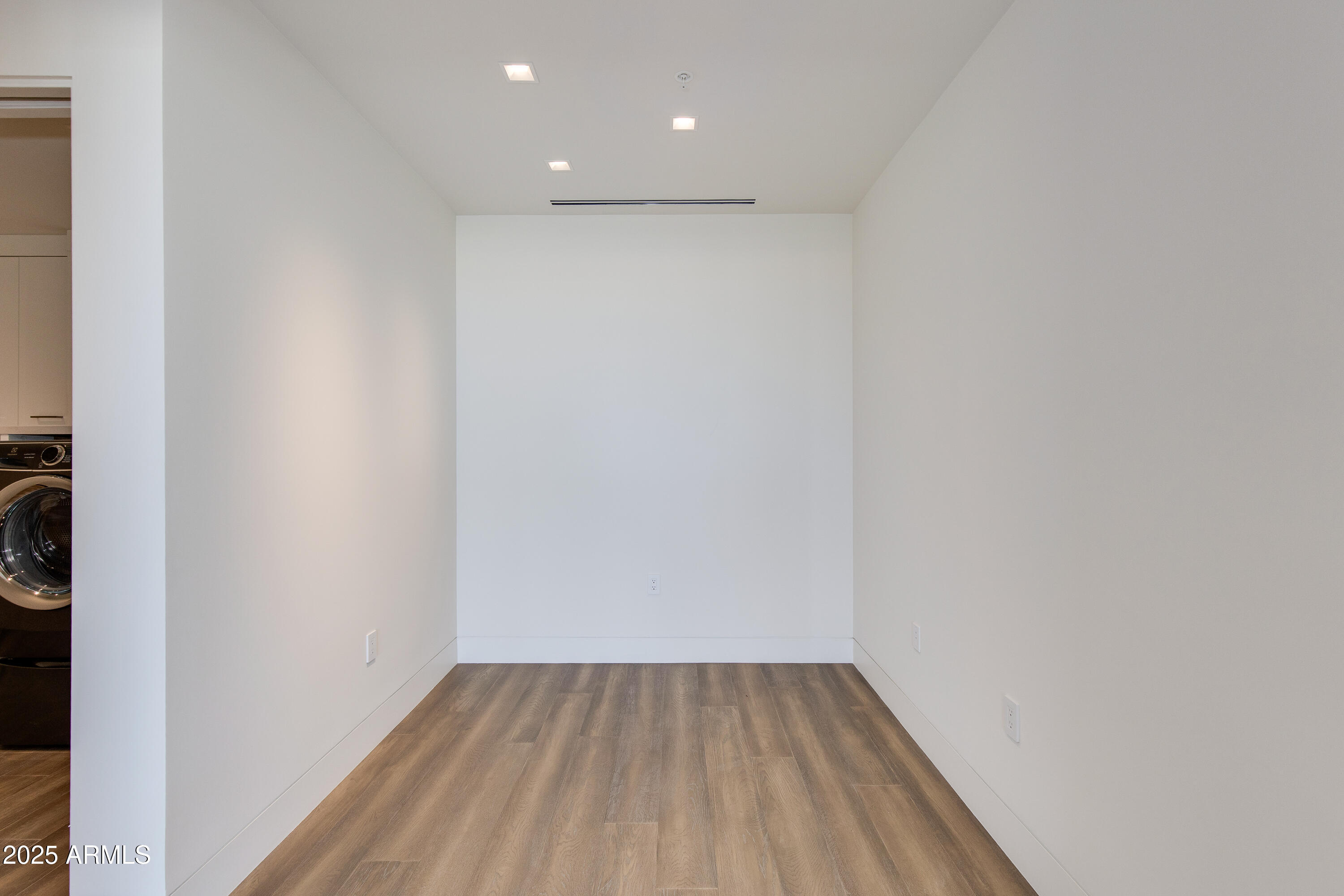 6587 N PALMERAIE Boulevard 2011