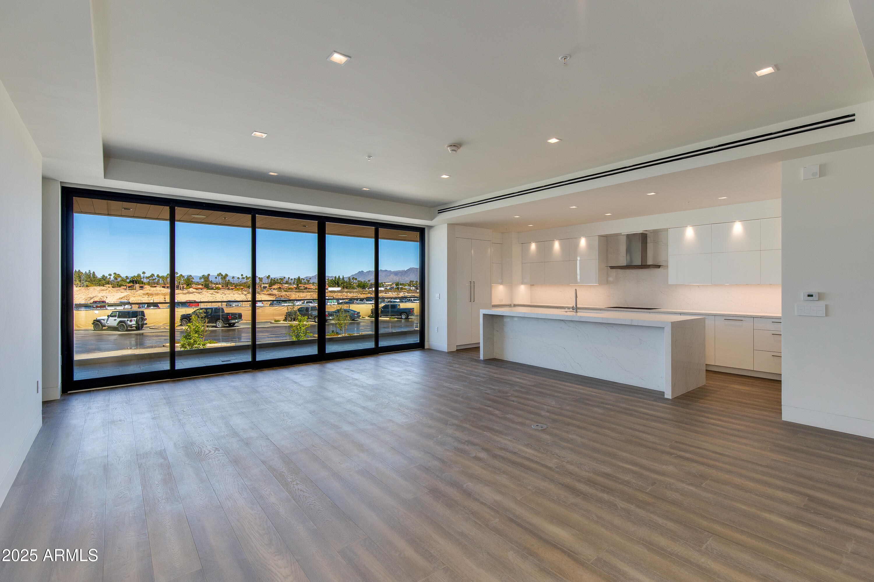 6587 N PALMERAIE Boulevard 2011