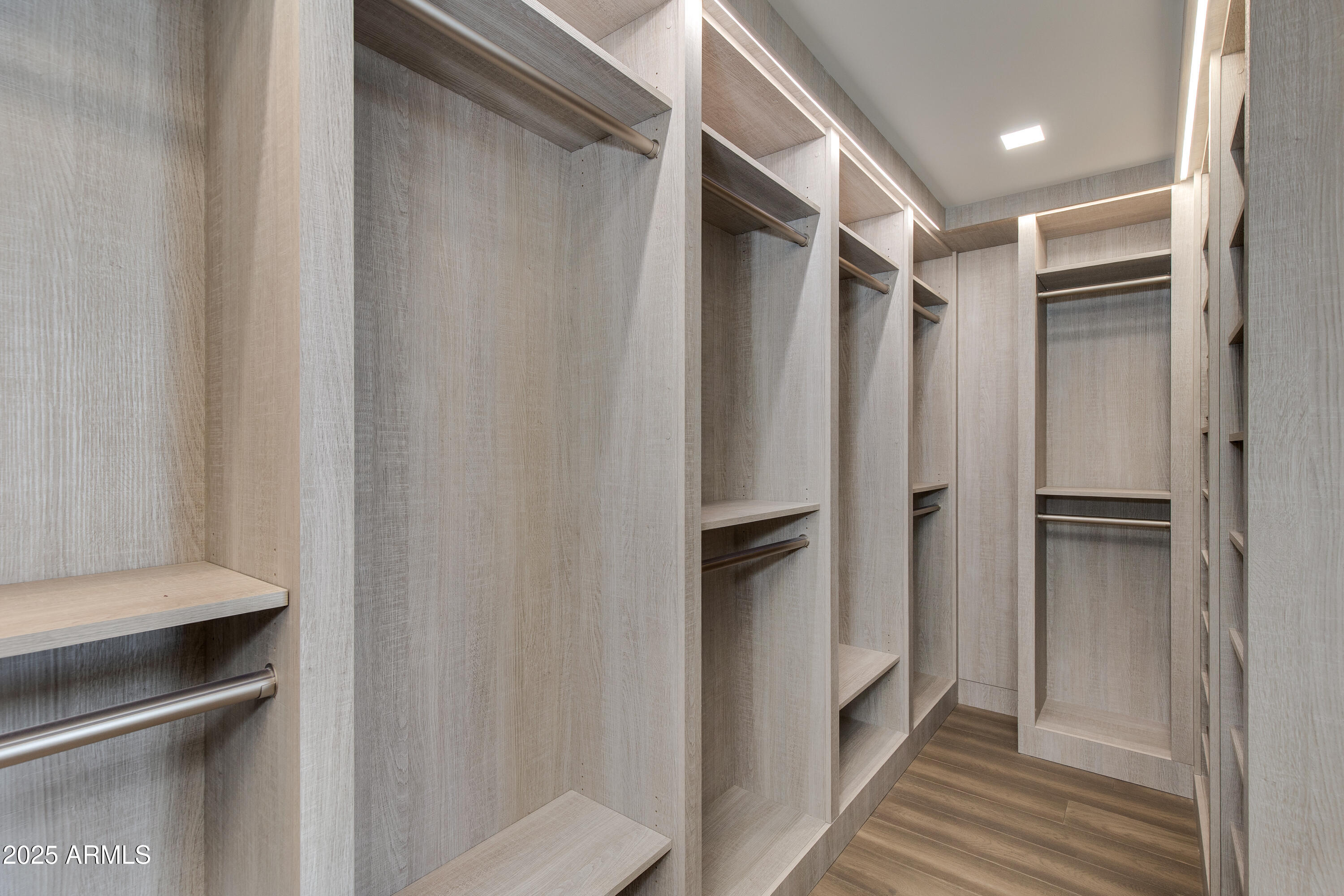 6587 N PALMERAIE Boulevard 2011