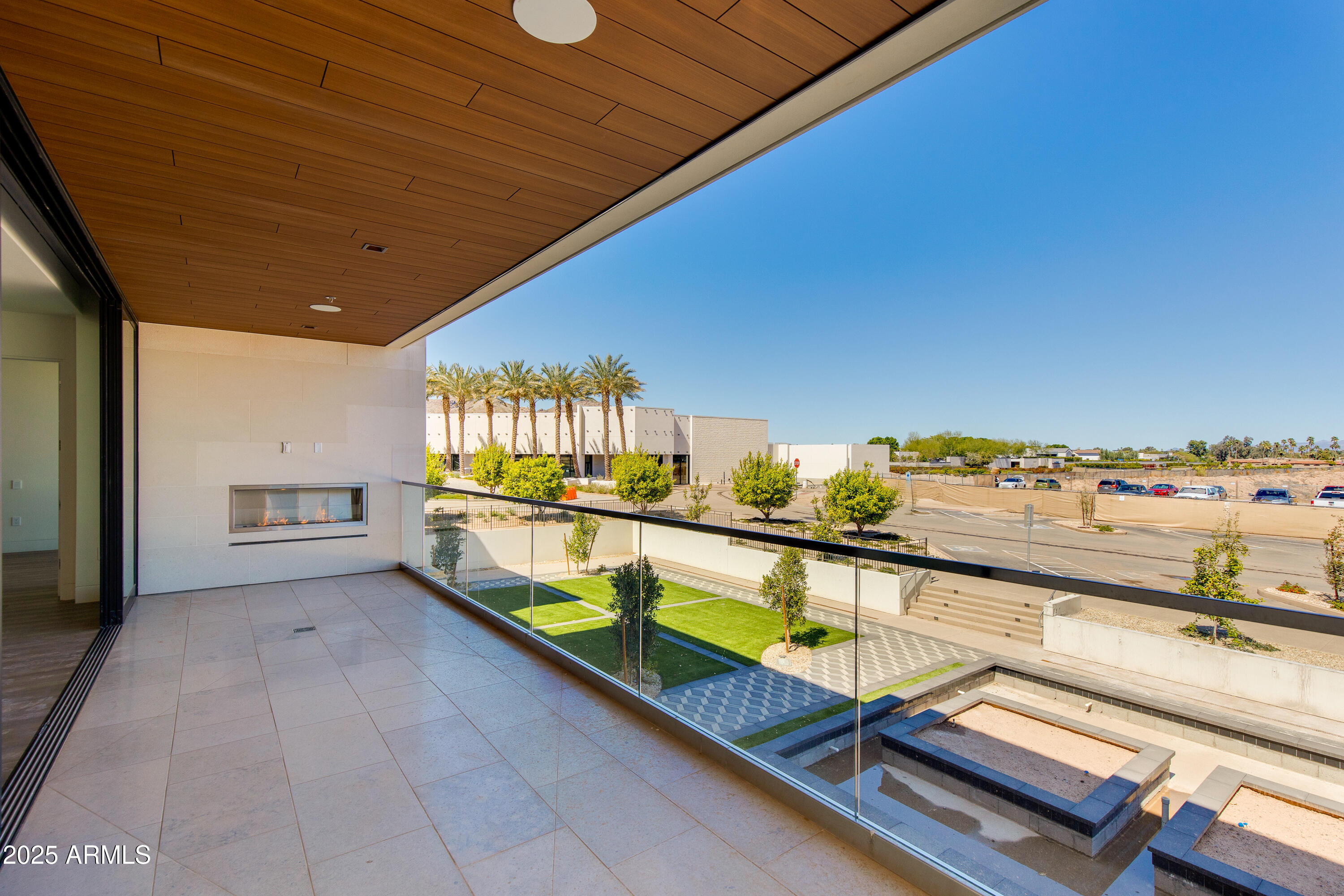 6587 N PALMERAIE Boulevard 2011