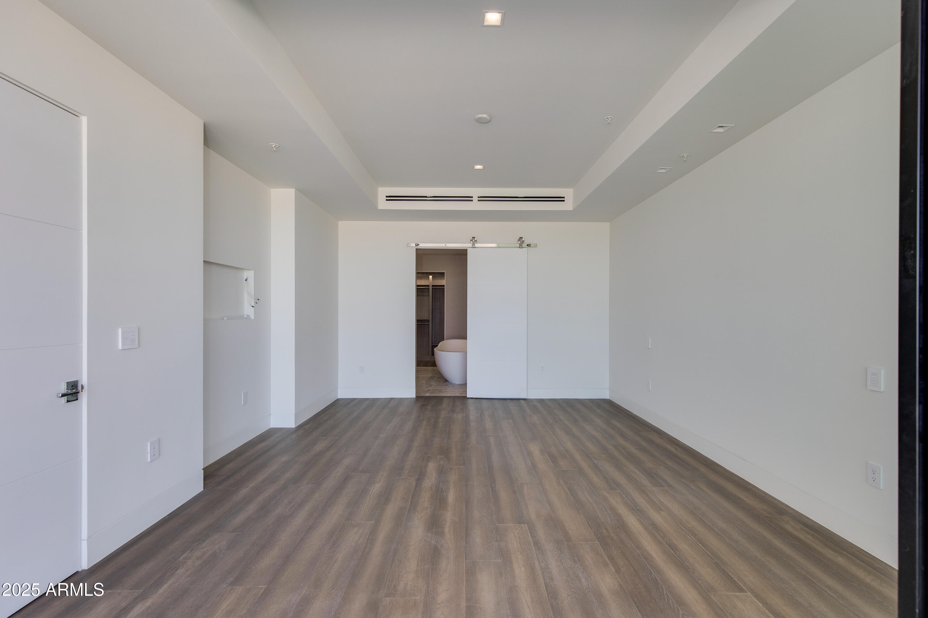 6587 N PALMERAIE Boulevard 2011