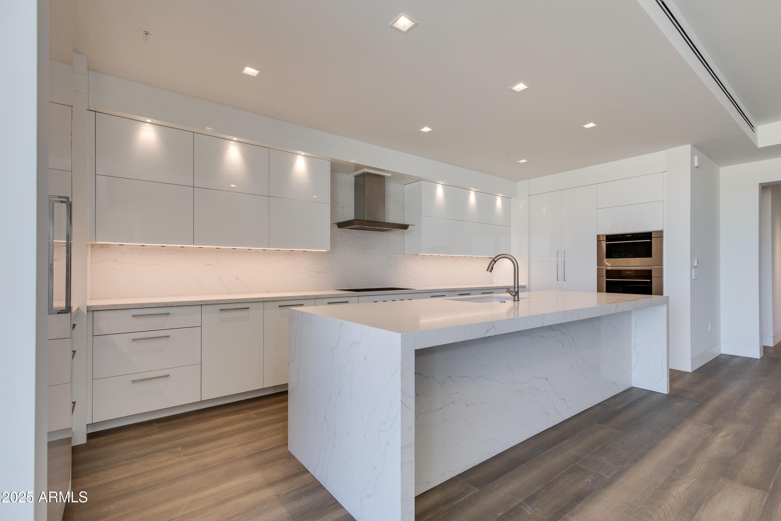 6587 N PALMERAIE Boulevard 2011