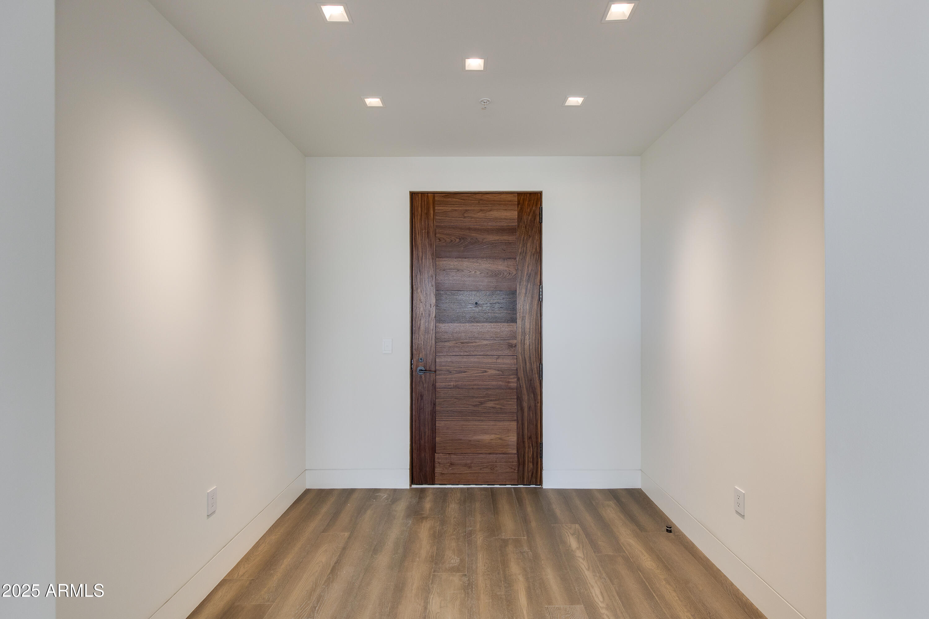 6587 N PALMERAIE Boulevard 2011