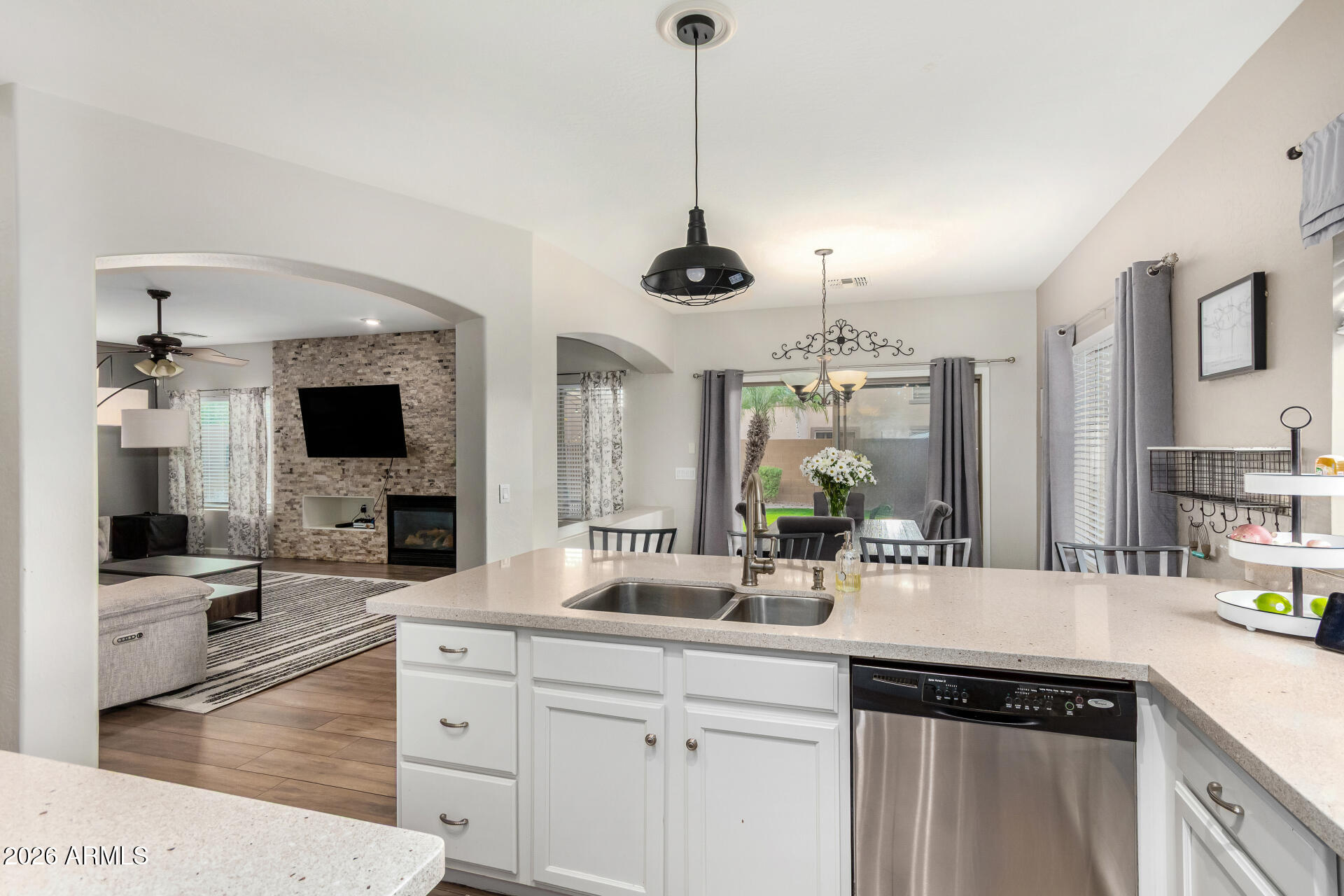 7043 W JACKRABBIT Lane