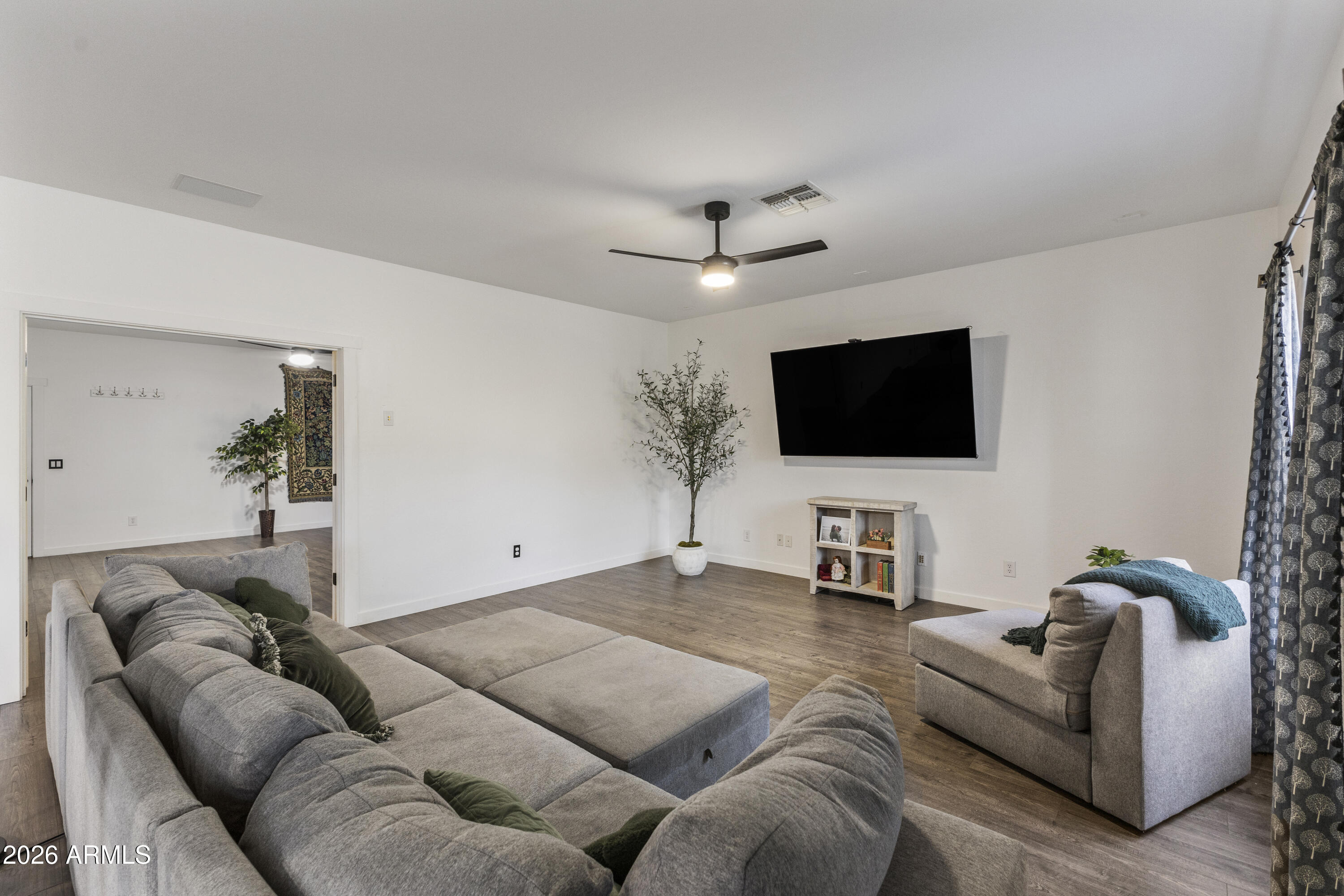 2538 E MINE CREEK Road