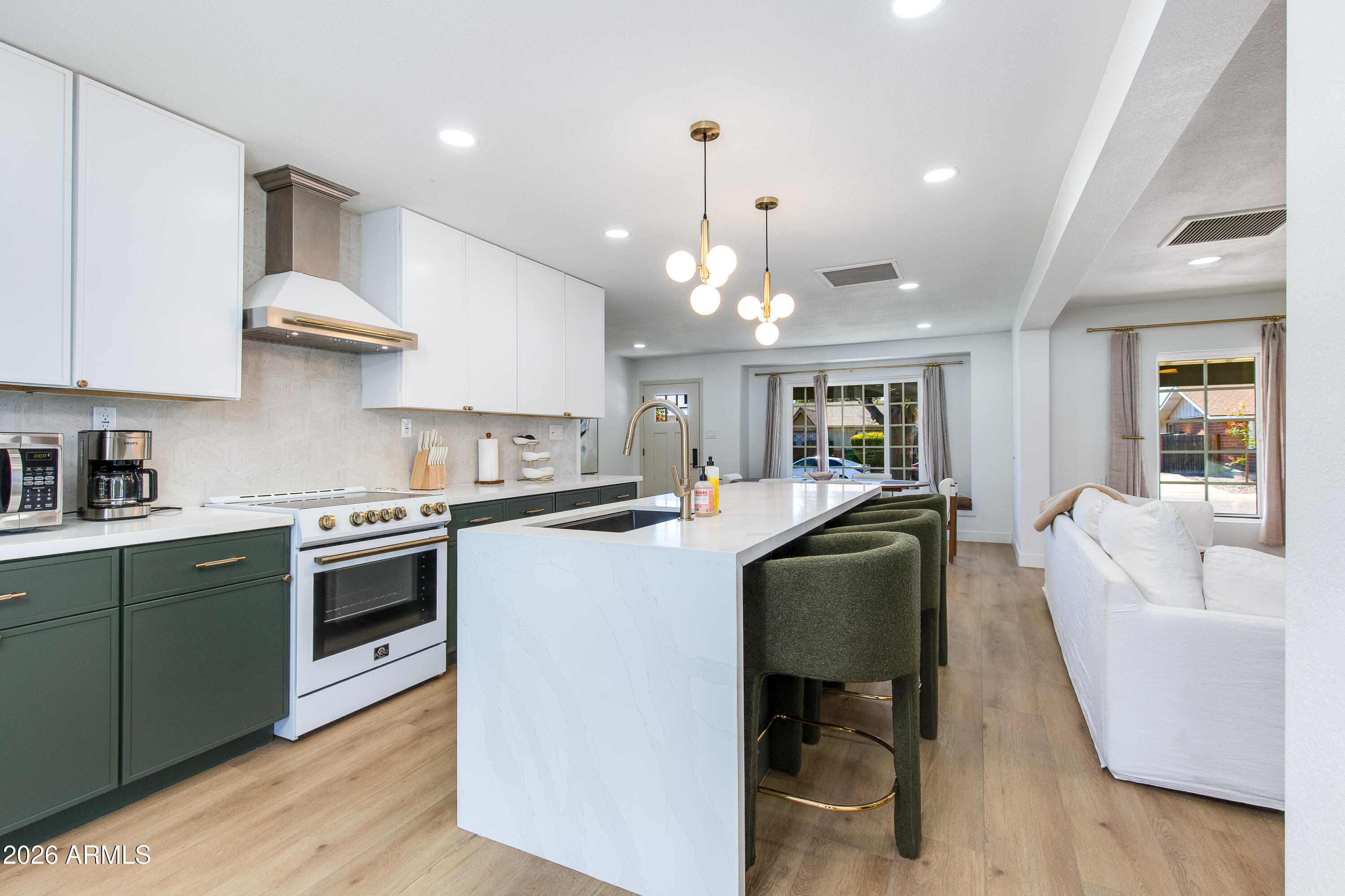 8650 E ROANOKE Avenue