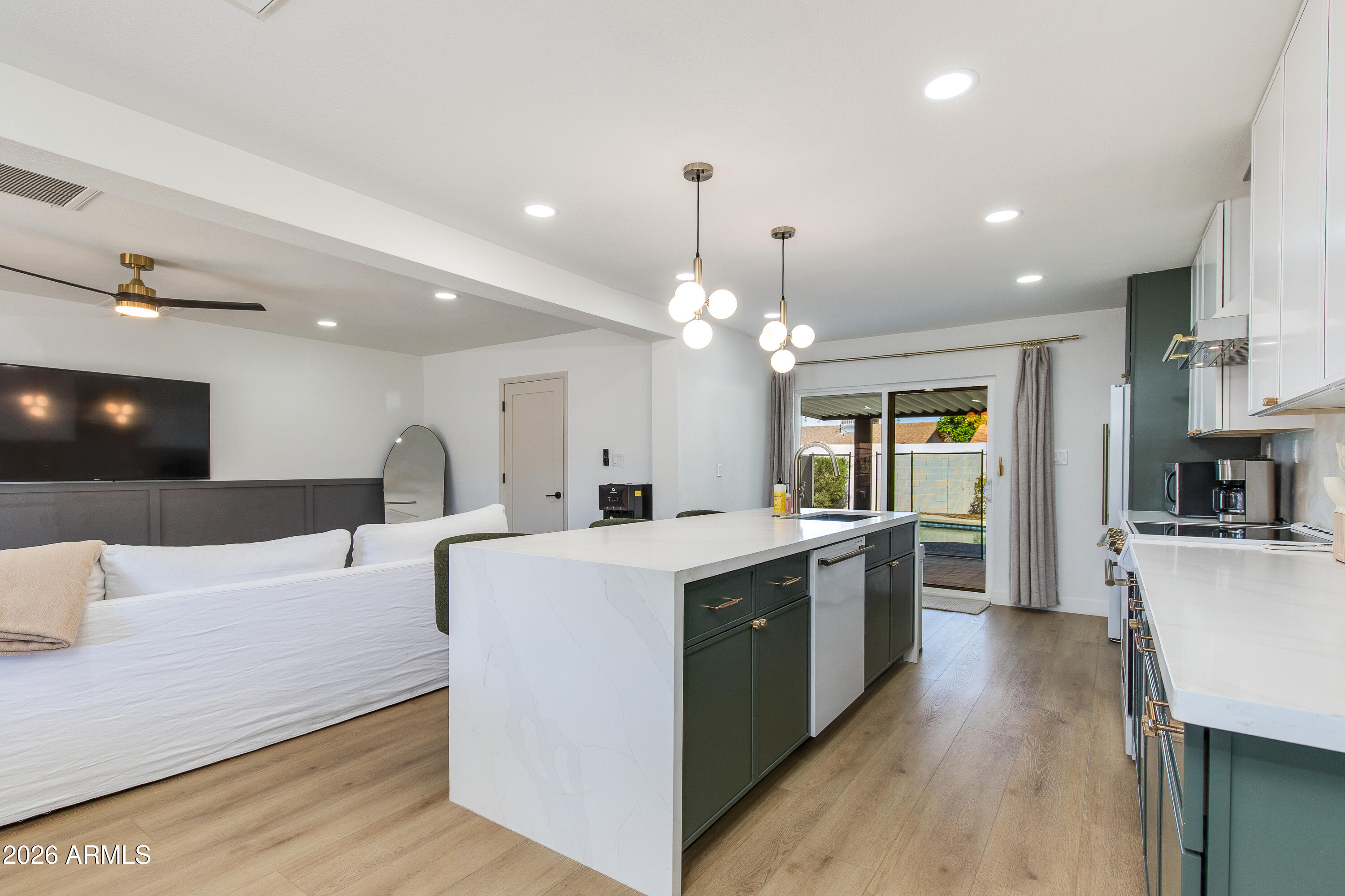 8650 E ROANOKE Avenue