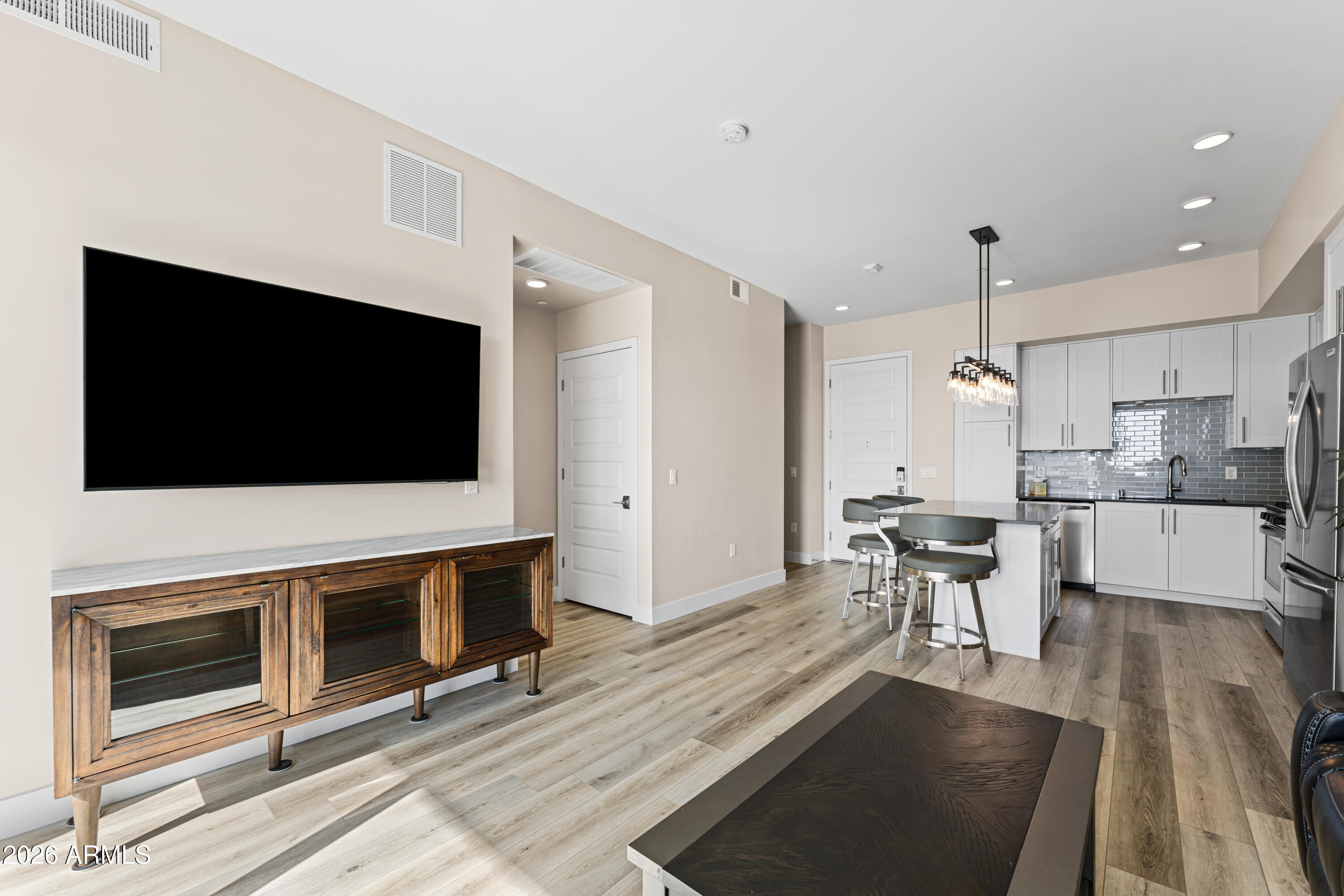 7300 E EARLL Drive 3023