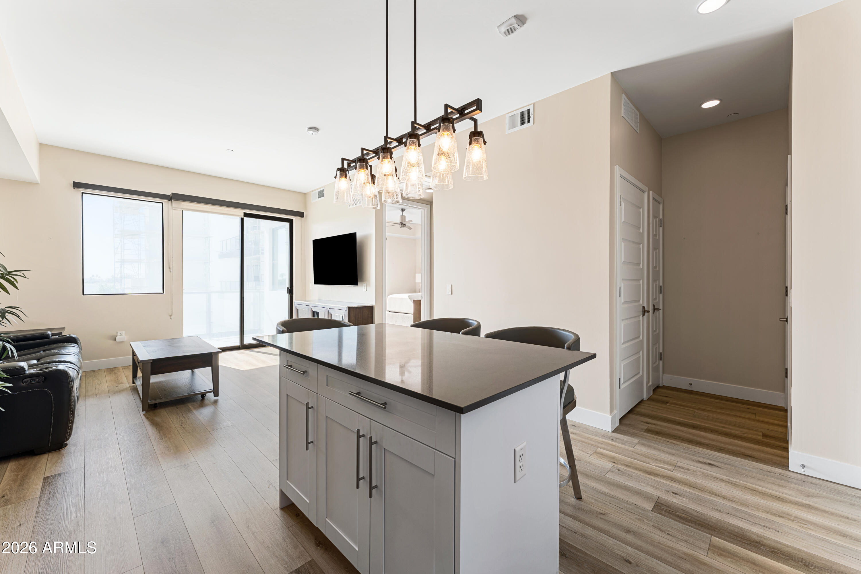 7300 E EARLL Drive 3023