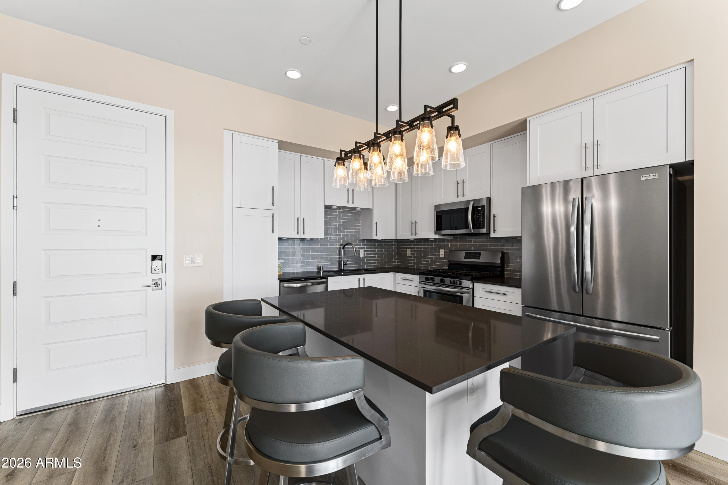 7300 E EARLL Drive 3023