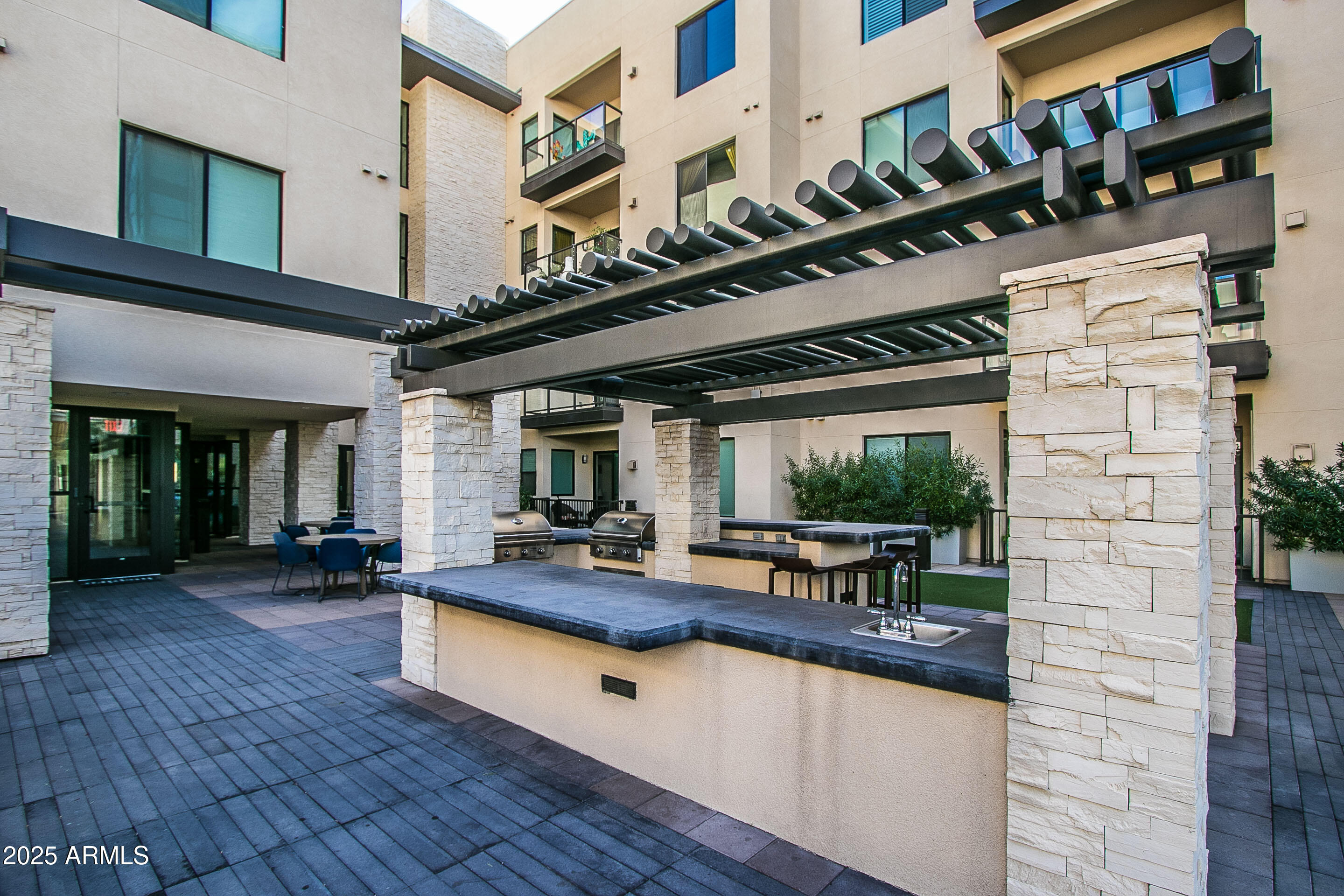 7300 E EARLL Drive 3023