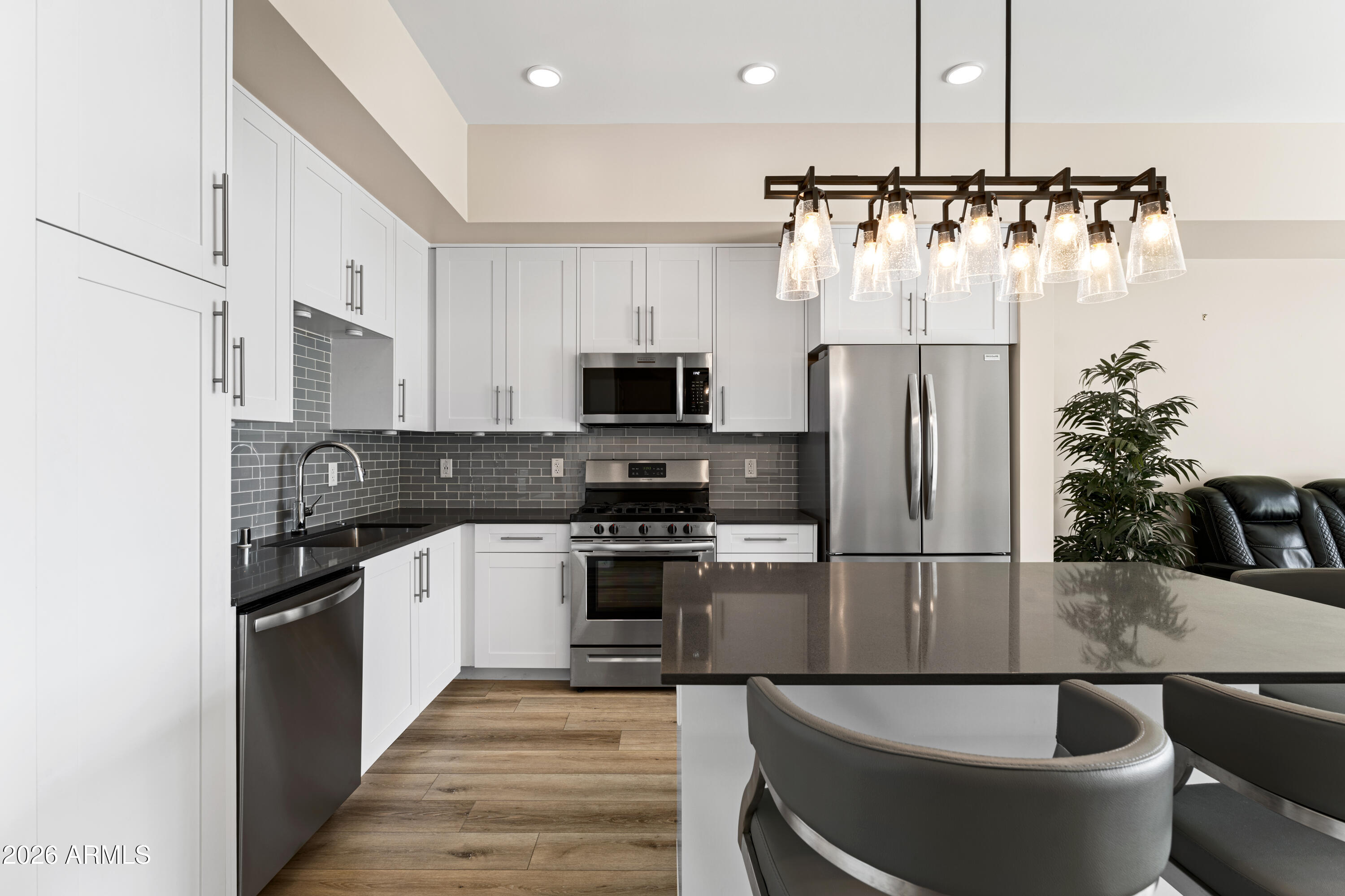 7300 E EARLL Drive 3023