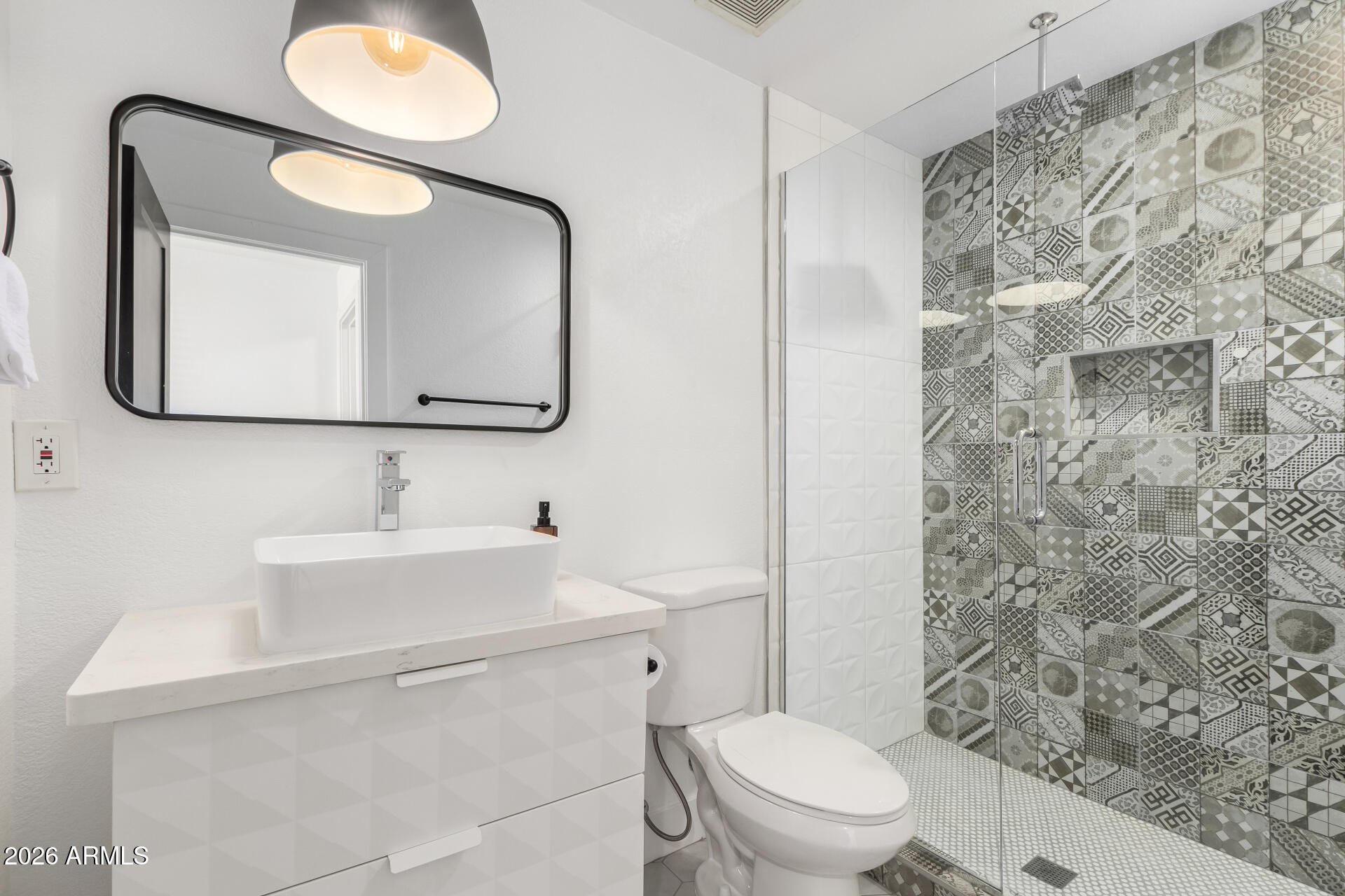 4607 E EDGEMONT Avenue