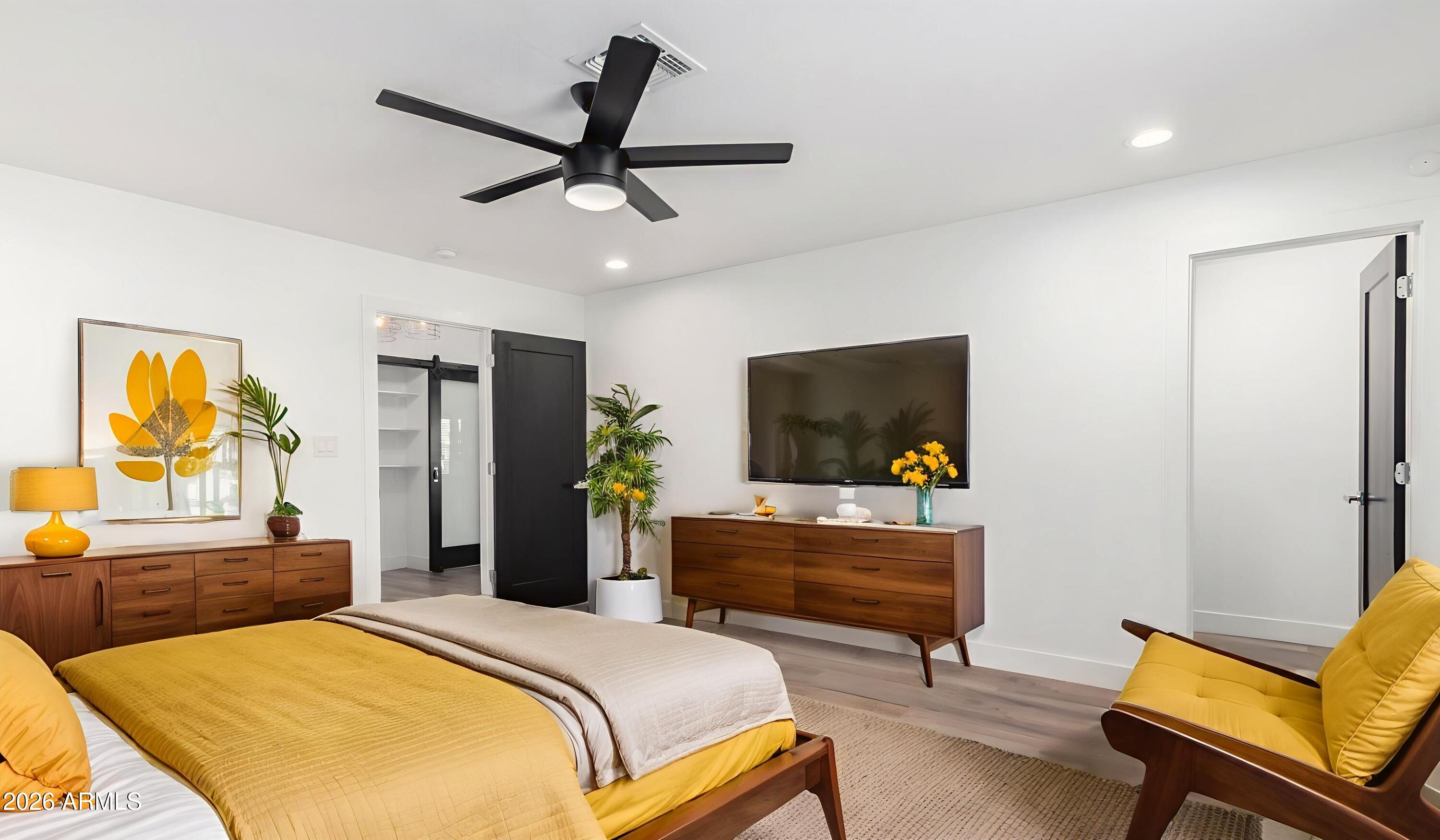 4607 E EDGEMONT Avenue