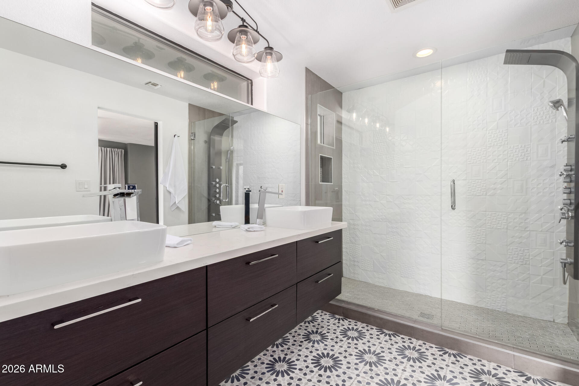 4607 E EDGEMONT Avenue