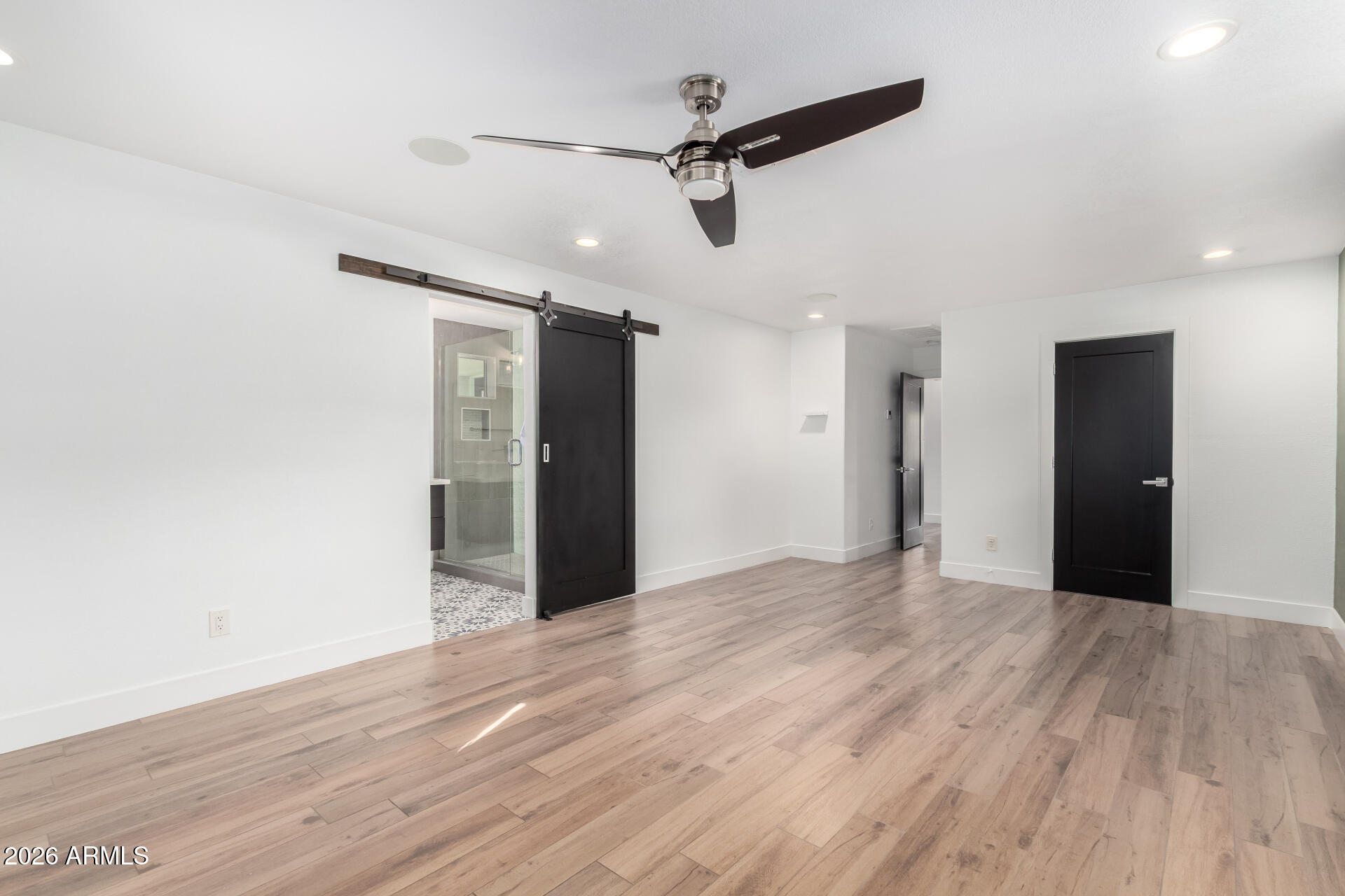 4607 E EDGEMONT Avenue