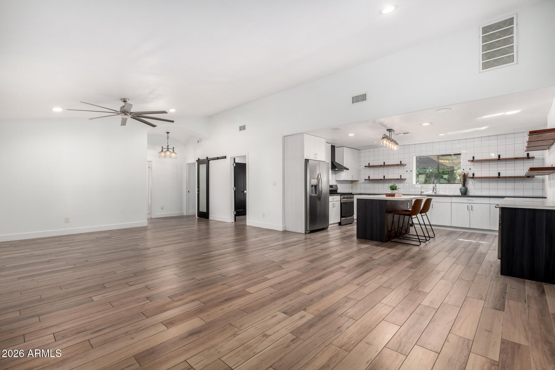 4607 E EDGEMONT Avenue