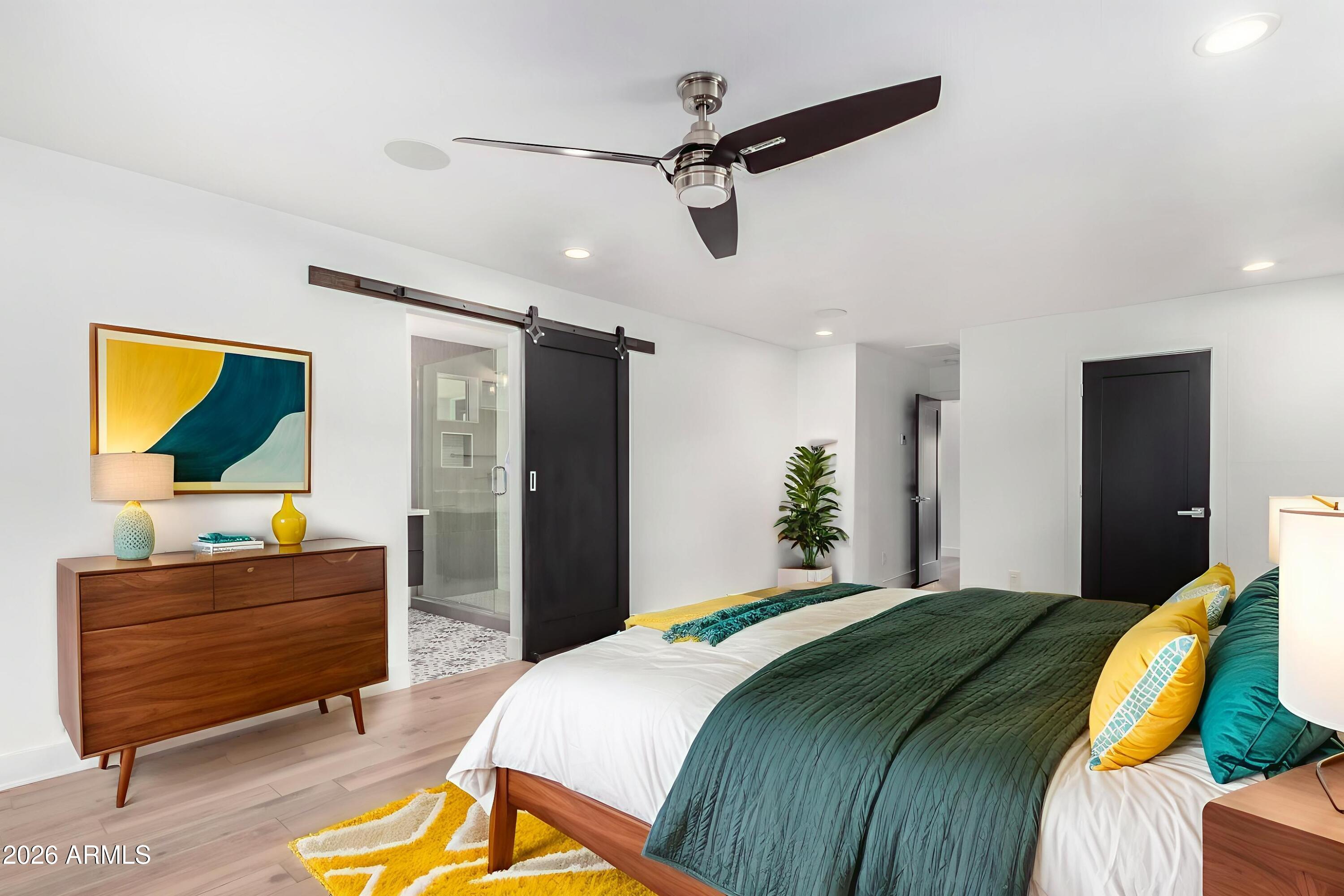 4607 E EDGEMONT Avenue