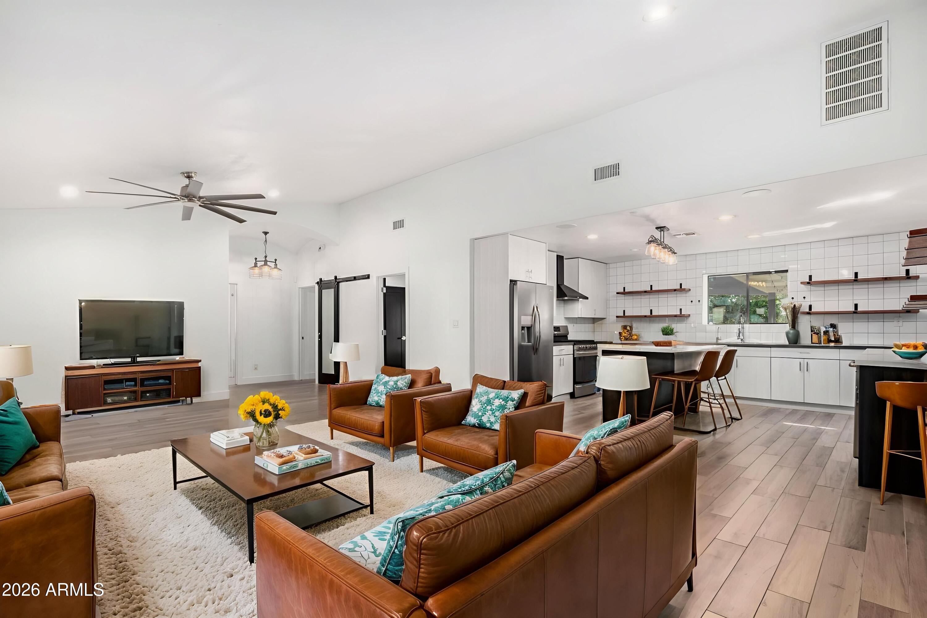 4607 E EDGEMONT Avenue