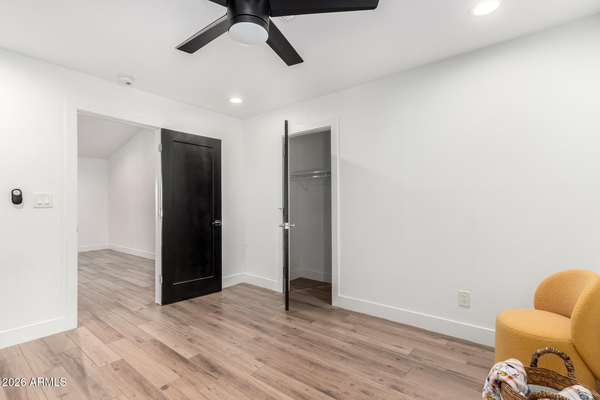 4607 E EDGEMONT Avenue